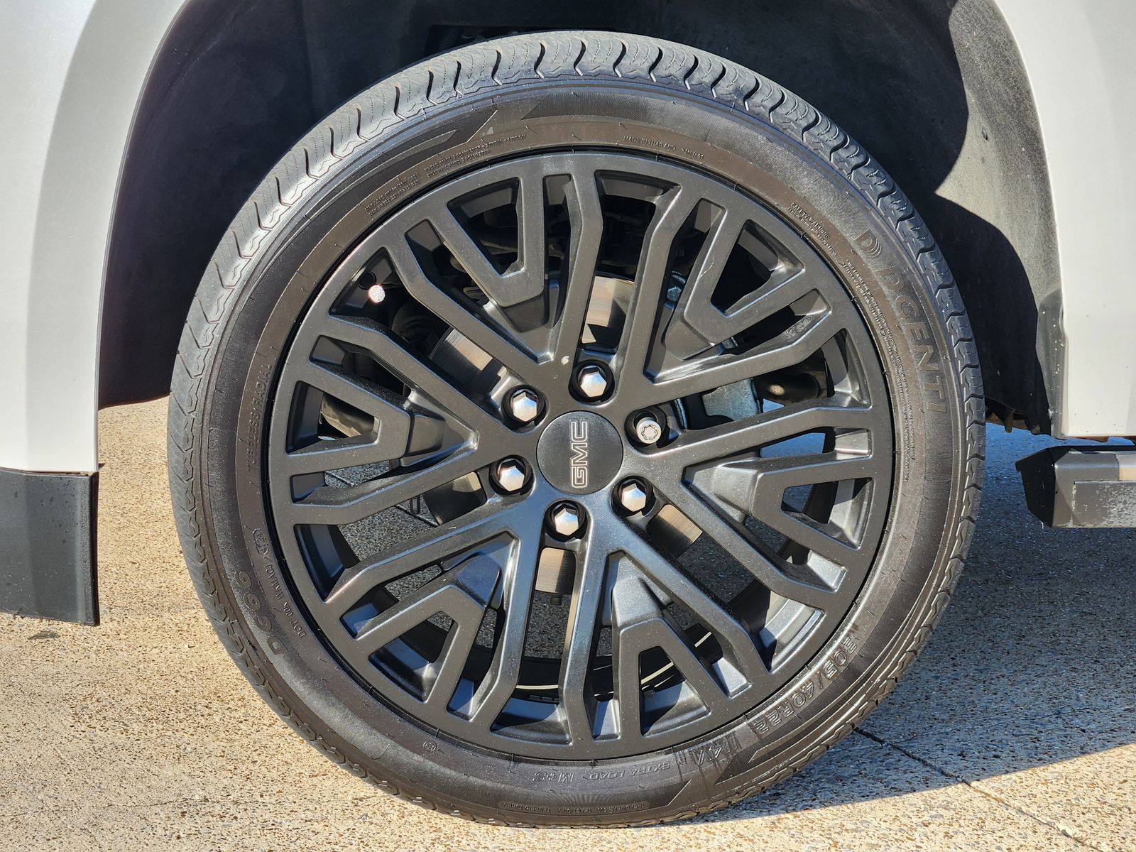 Used 2019 White Frost Tricoat GMC Denali image 20