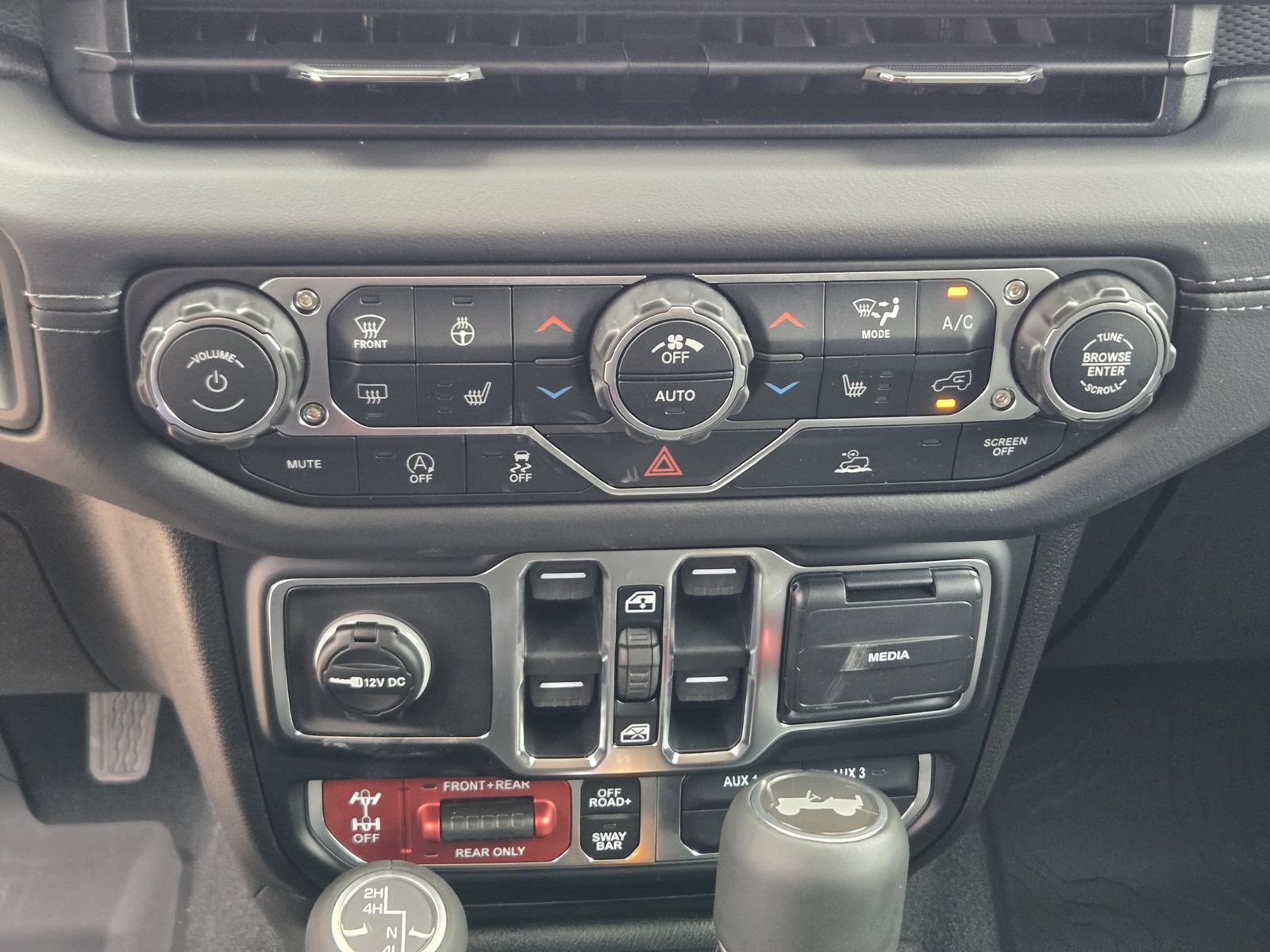 New 2026 Hydro Blue Pearlcoat Jeep 4-DOOR RUBICON image 17