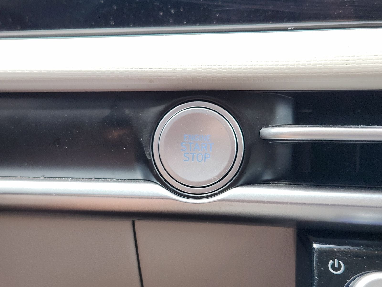 Used 2026 Hampton Gray Hyundai SEL image 28