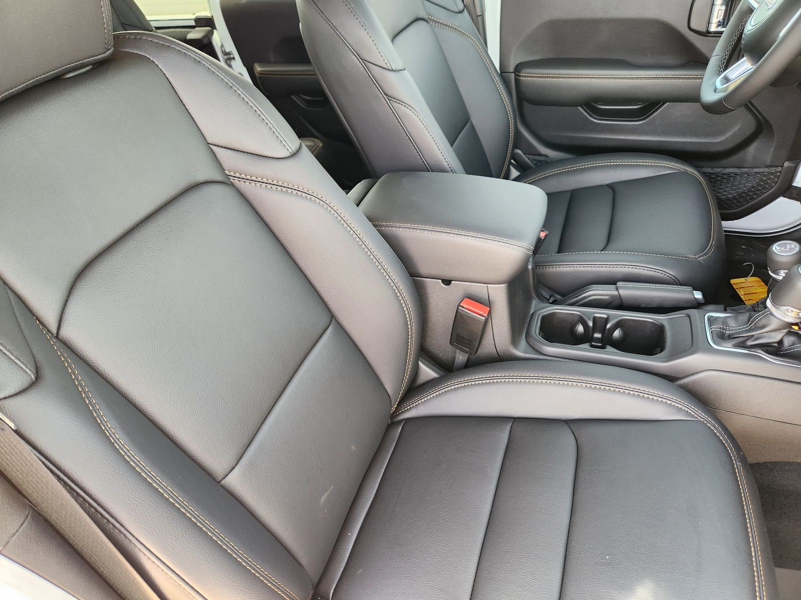 New 2026 Bright White Jeep 4-DOOR SAHARA image 23