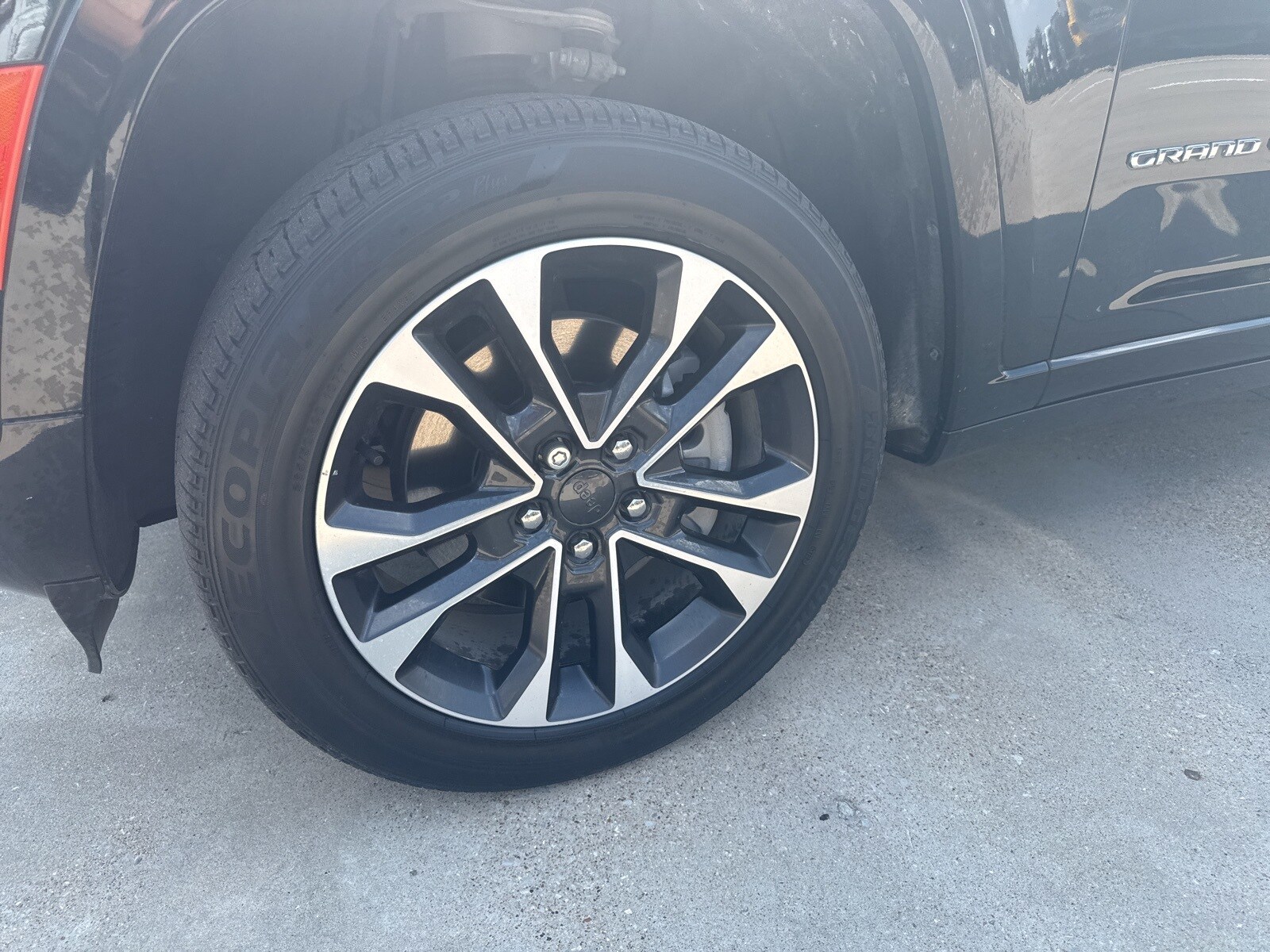 2023 Jeep Cherokee Overland 4xe photo 3