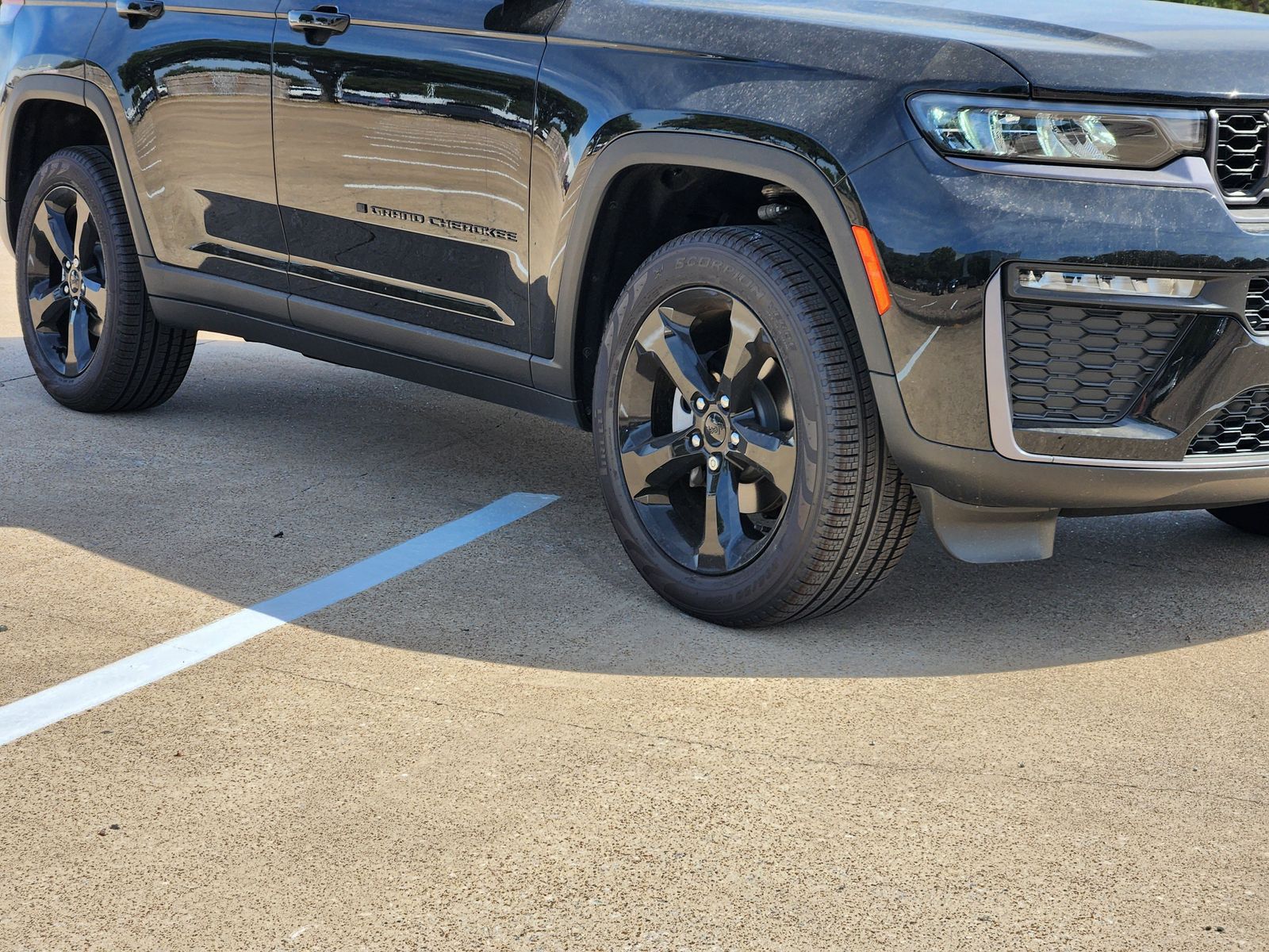 New 2026 Diamond Black Crystal Pearlcoat Jeep LIMITED 4X2 image 11