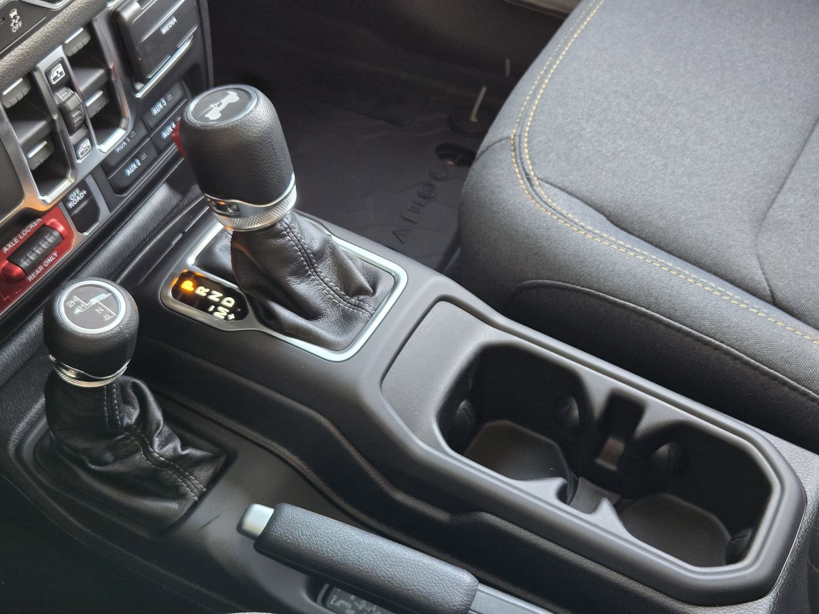 New 2026 Bright White Jeep 4-DOOR WILLYS image 22