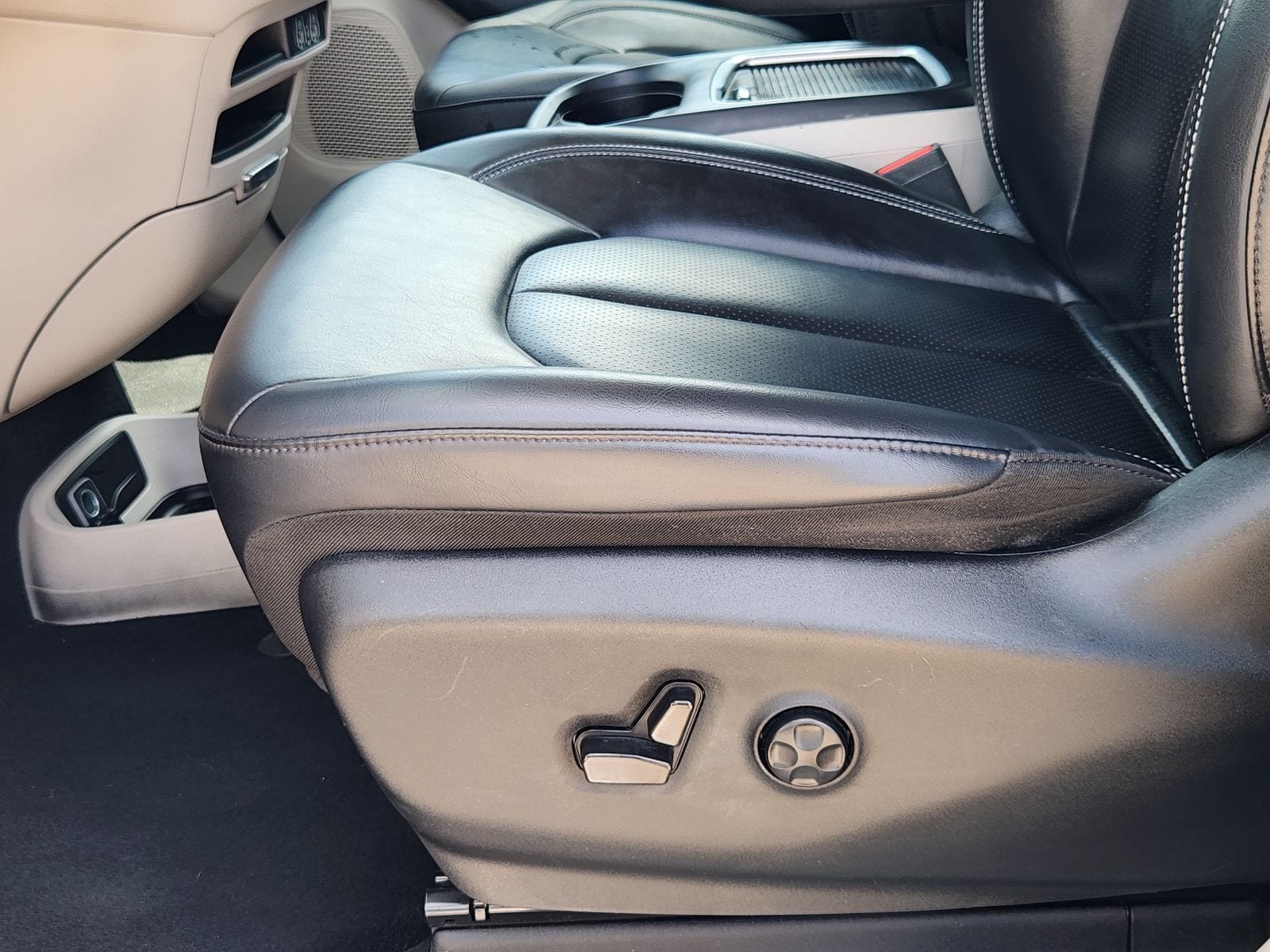 Used 2023 Silver Mist Chrysler Touring L image 32