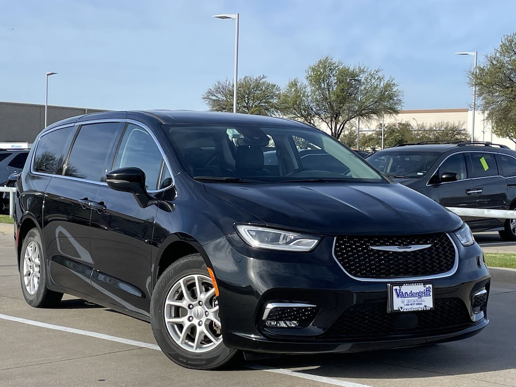 Used 2023 Chrysler Pacifica Touring L Van Passenger Van