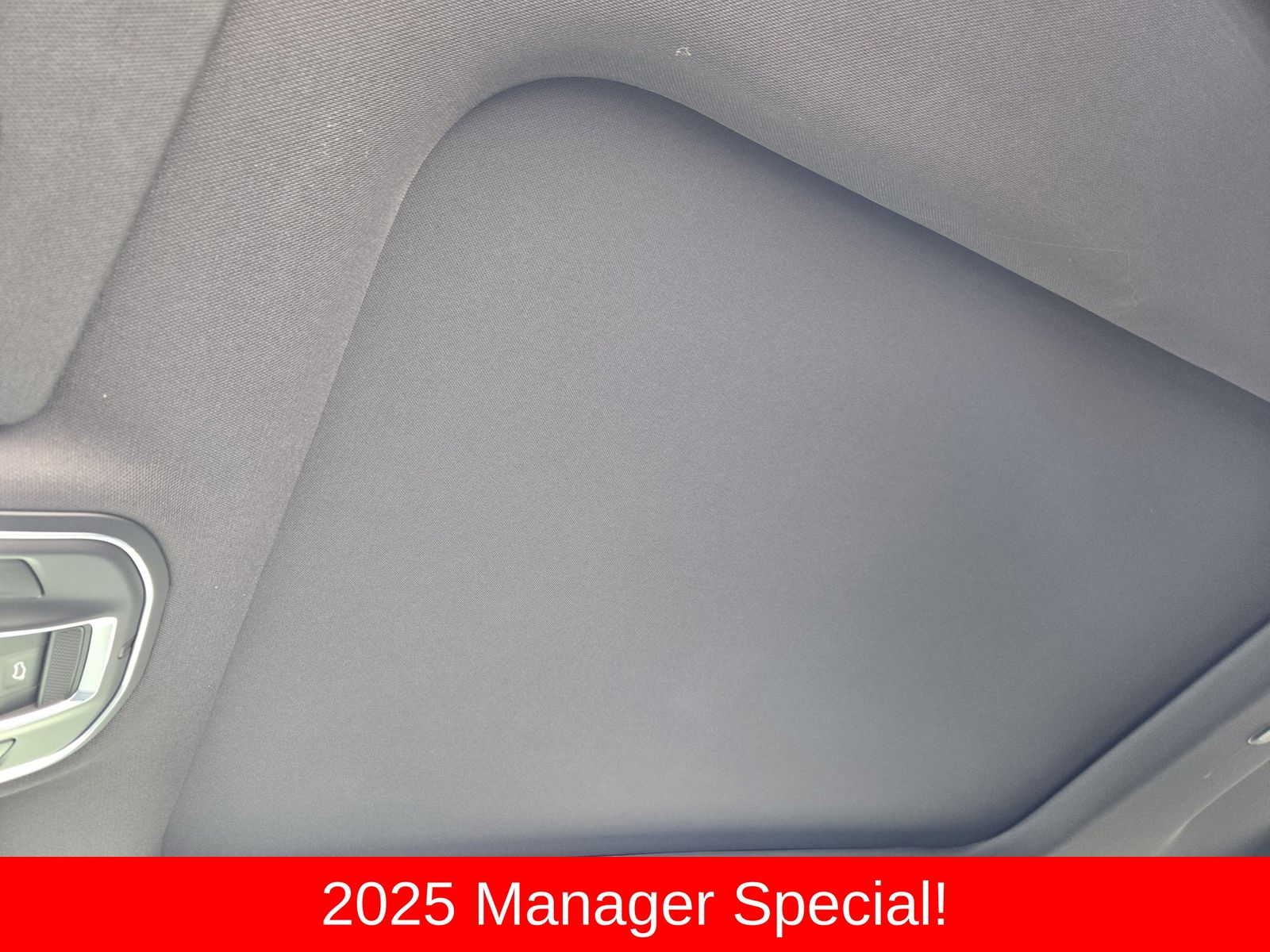 New 2025 Baltic Gray Jeep L LIMITED 4X4 image 31