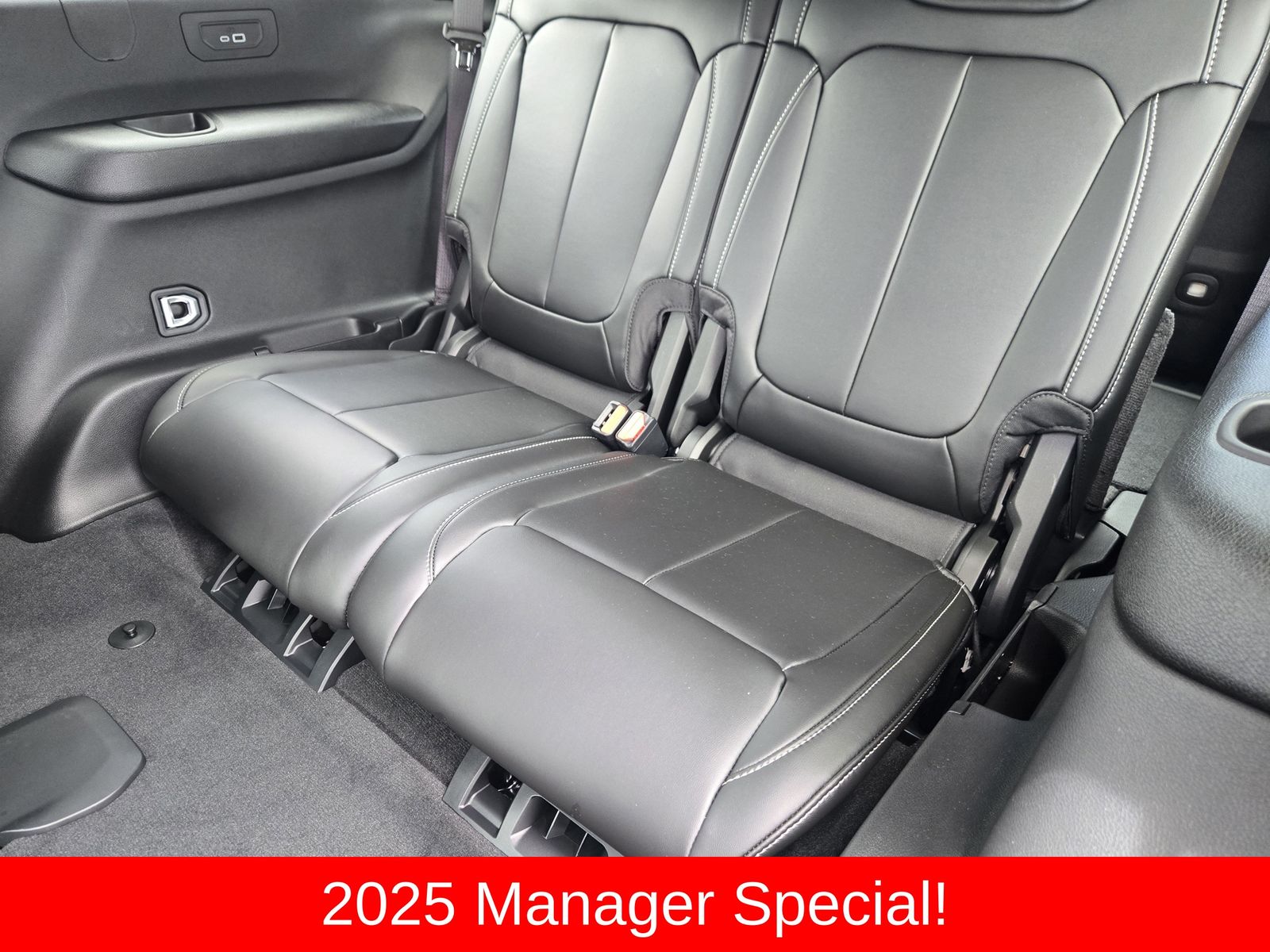New 2025 Baltic Gray Jeep L LIMITED 4X4 image 39