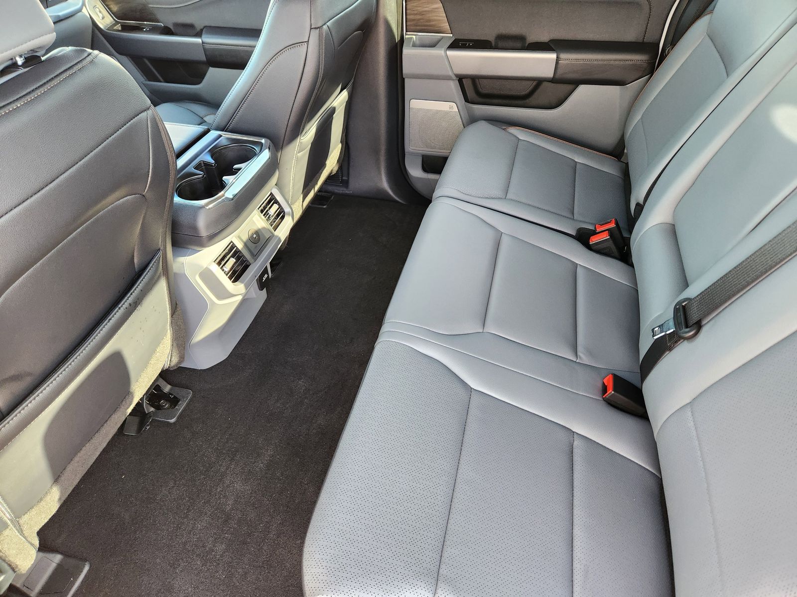 Used 2025 Space White Metallic Ford Lariat image 41