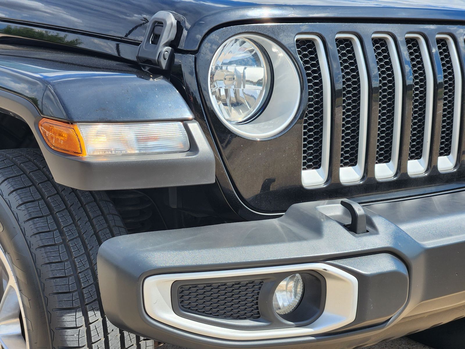 Used 2022 Black Jeep Unlimited Sahara image 9