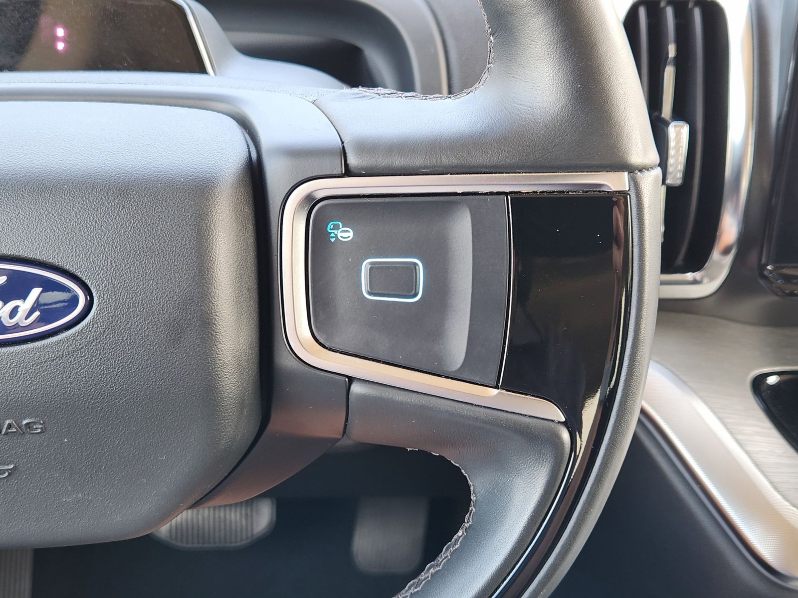 Used 2025 Gray Metallic Ford Platinum image 43