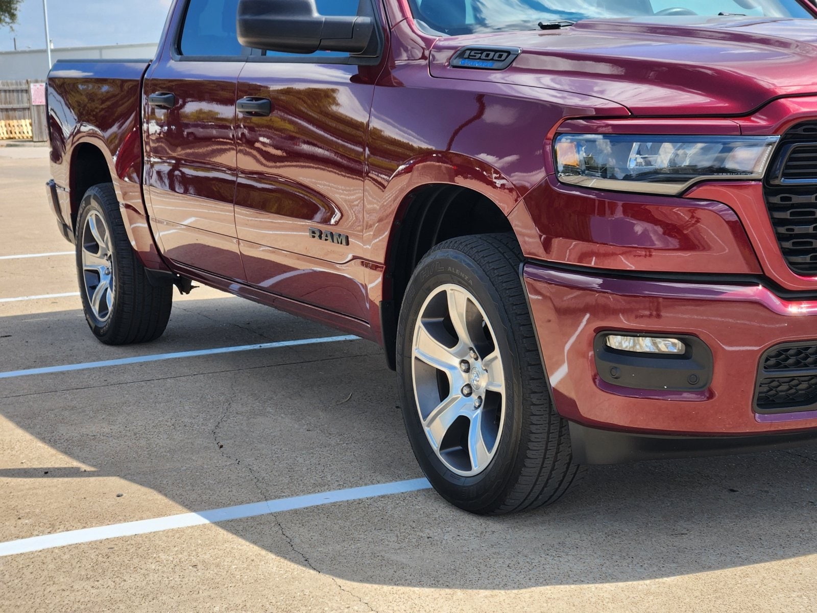 Used 2025 Delmonico Red Pearlcoat Ram Tradesman image 12