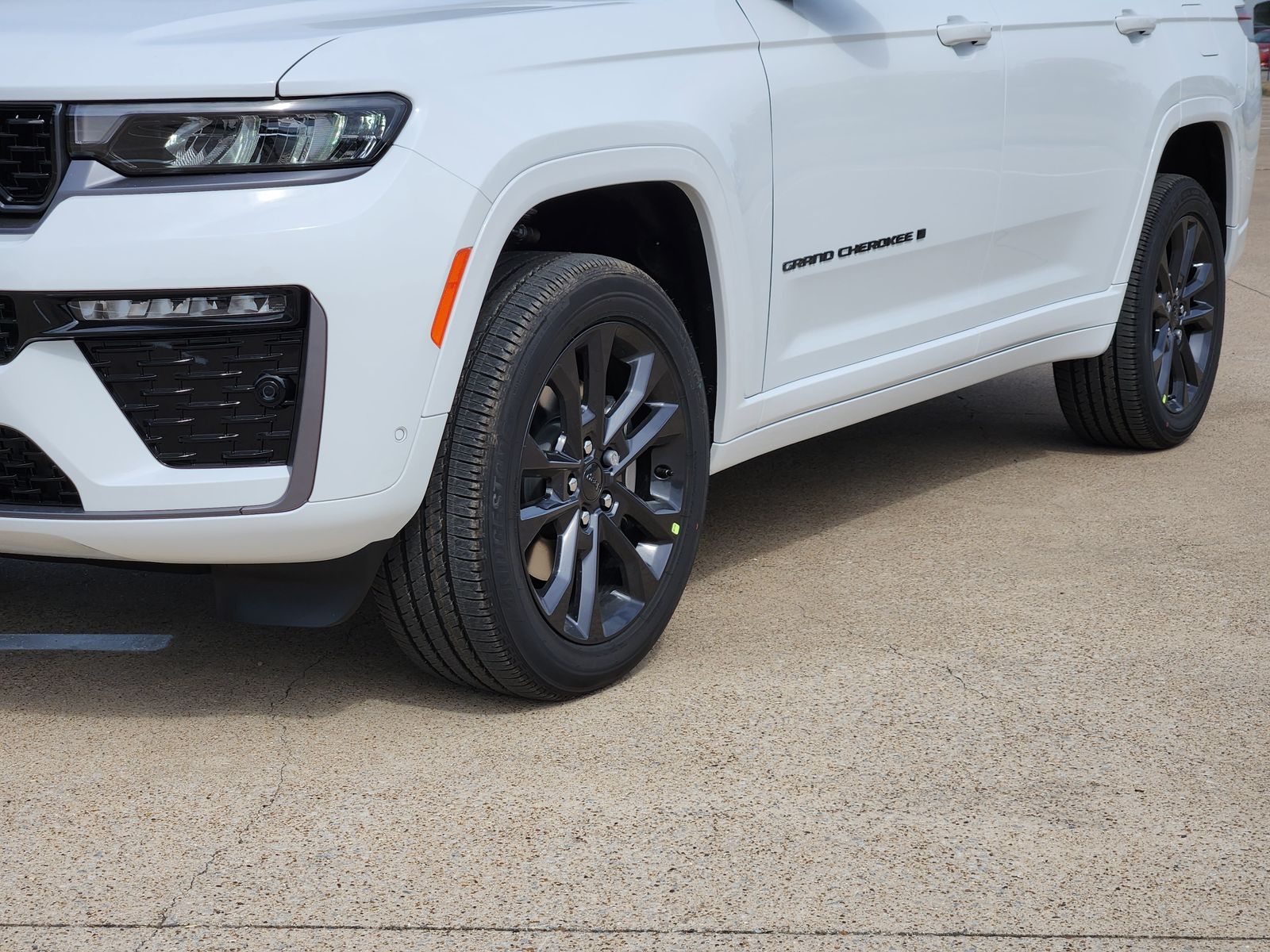 New 2026 Bright White Jeep L LIMITED RESERVE 4X4 image 12