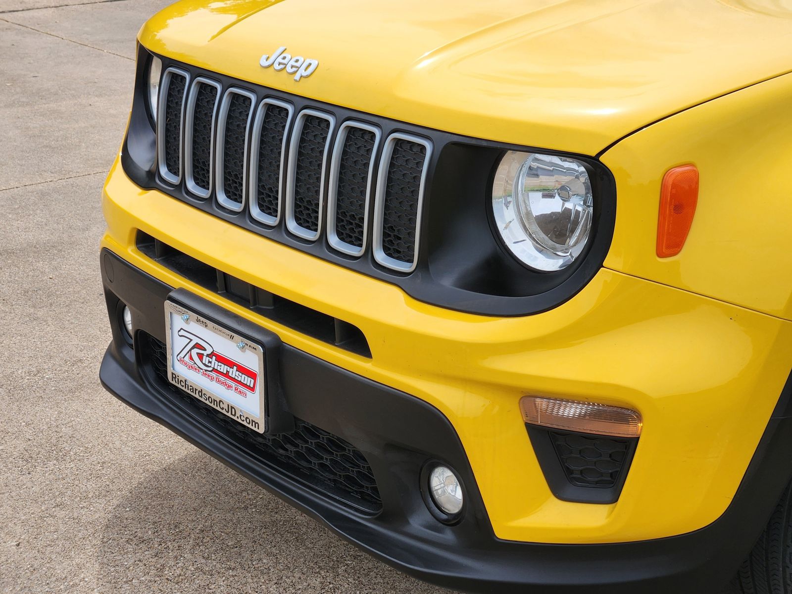 Used 2023 Solar Yellow Jeep Latitude image 10