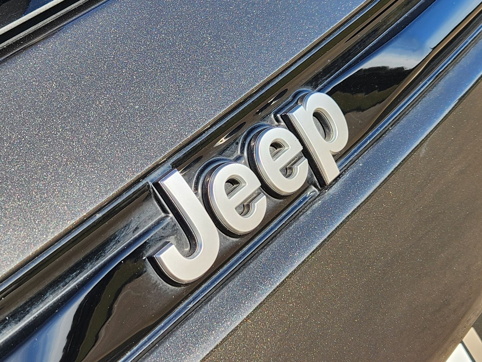 Certified Used 2023 Rocky Mountain Pearlcoat Jeep Summit image 17