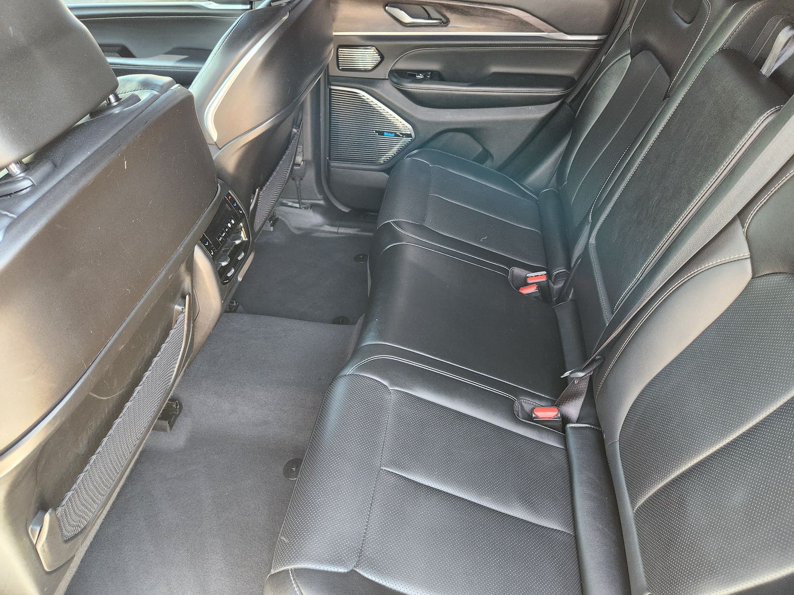 Used 2022 Bright White Jeep Overland image 41