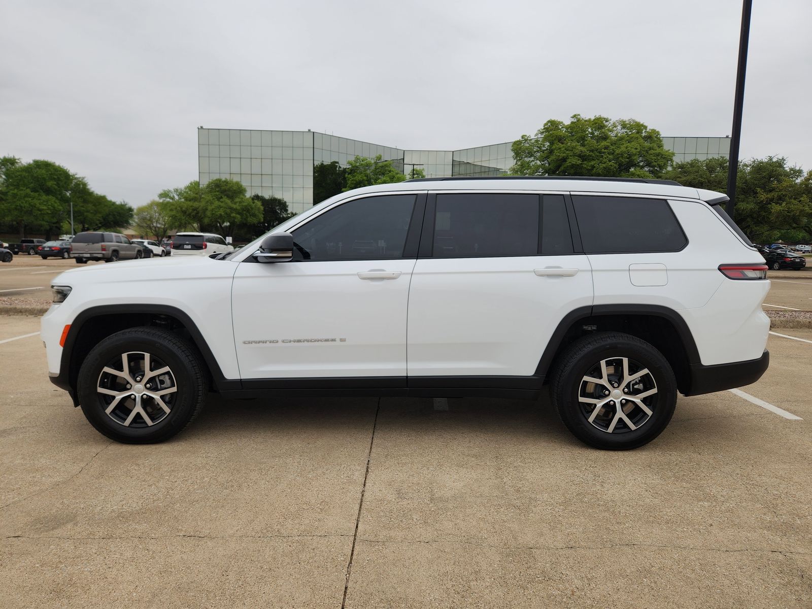 Used 2025 Bright White Jeep Limited image 5