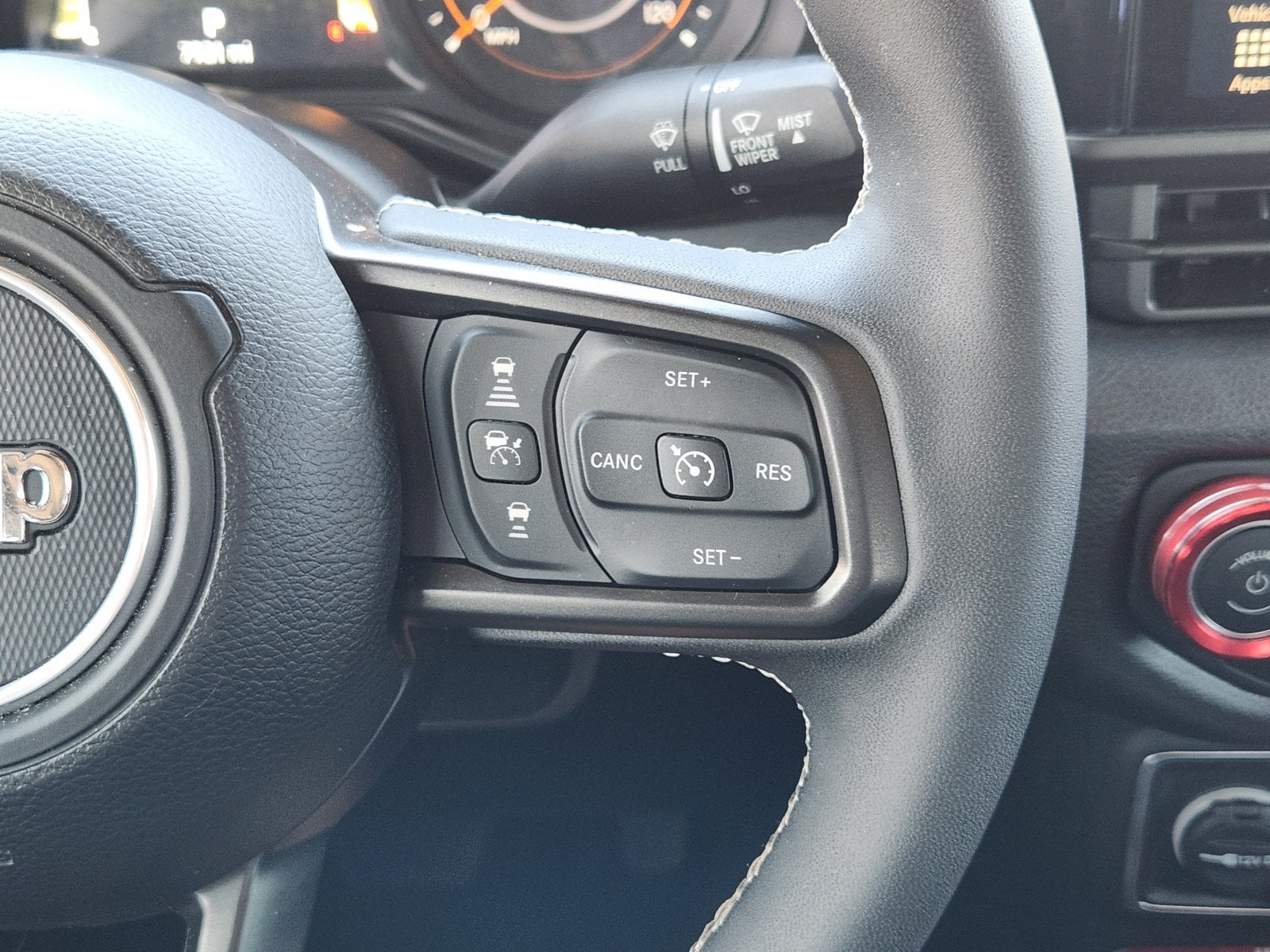 Used 2025 Granite Crystal Jeep Sport image 38