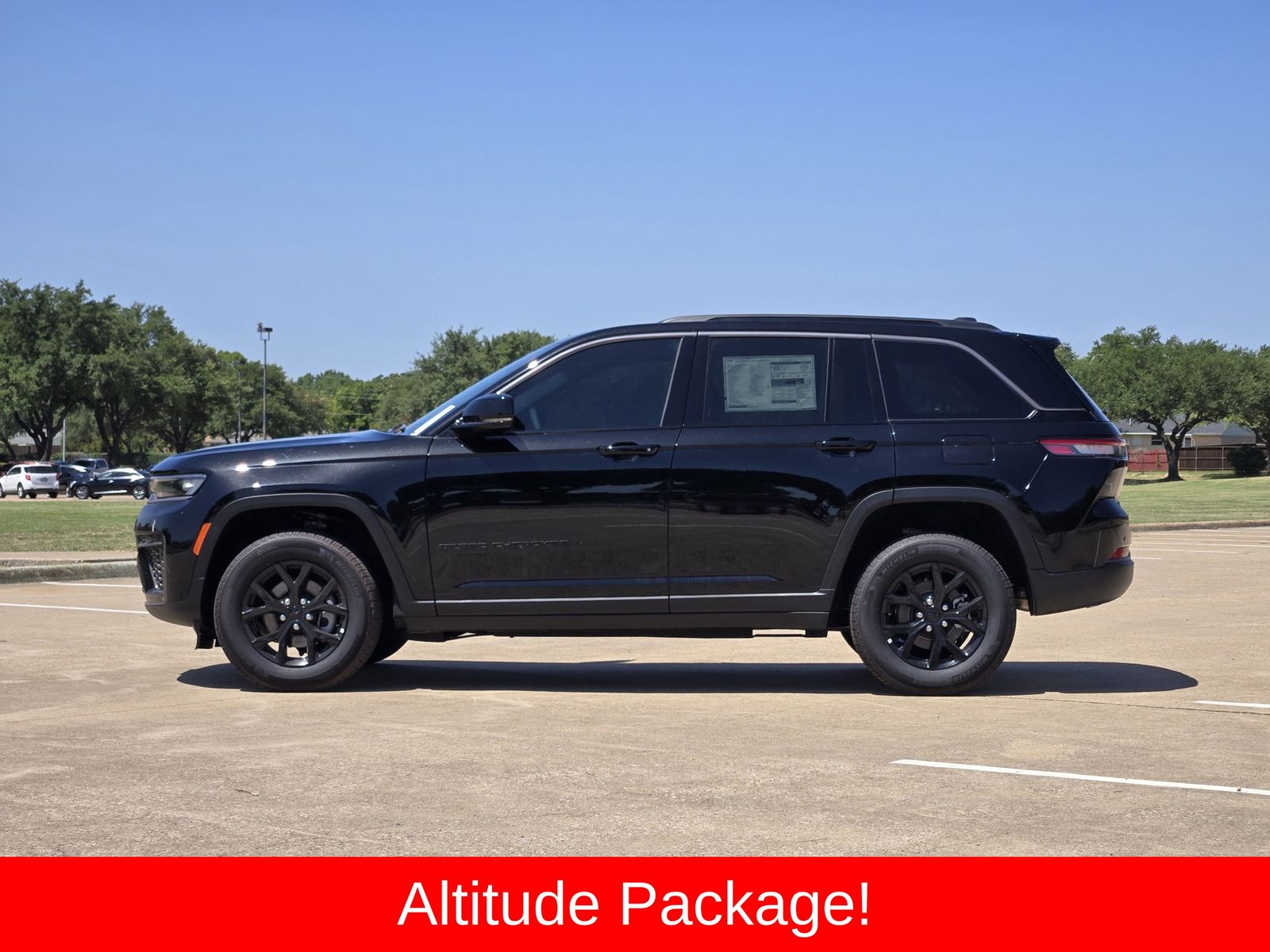 New 2026 Diamond Black Crystal Pearlcoat Jeep LAREDO ALTITUDE 4X4 image 3