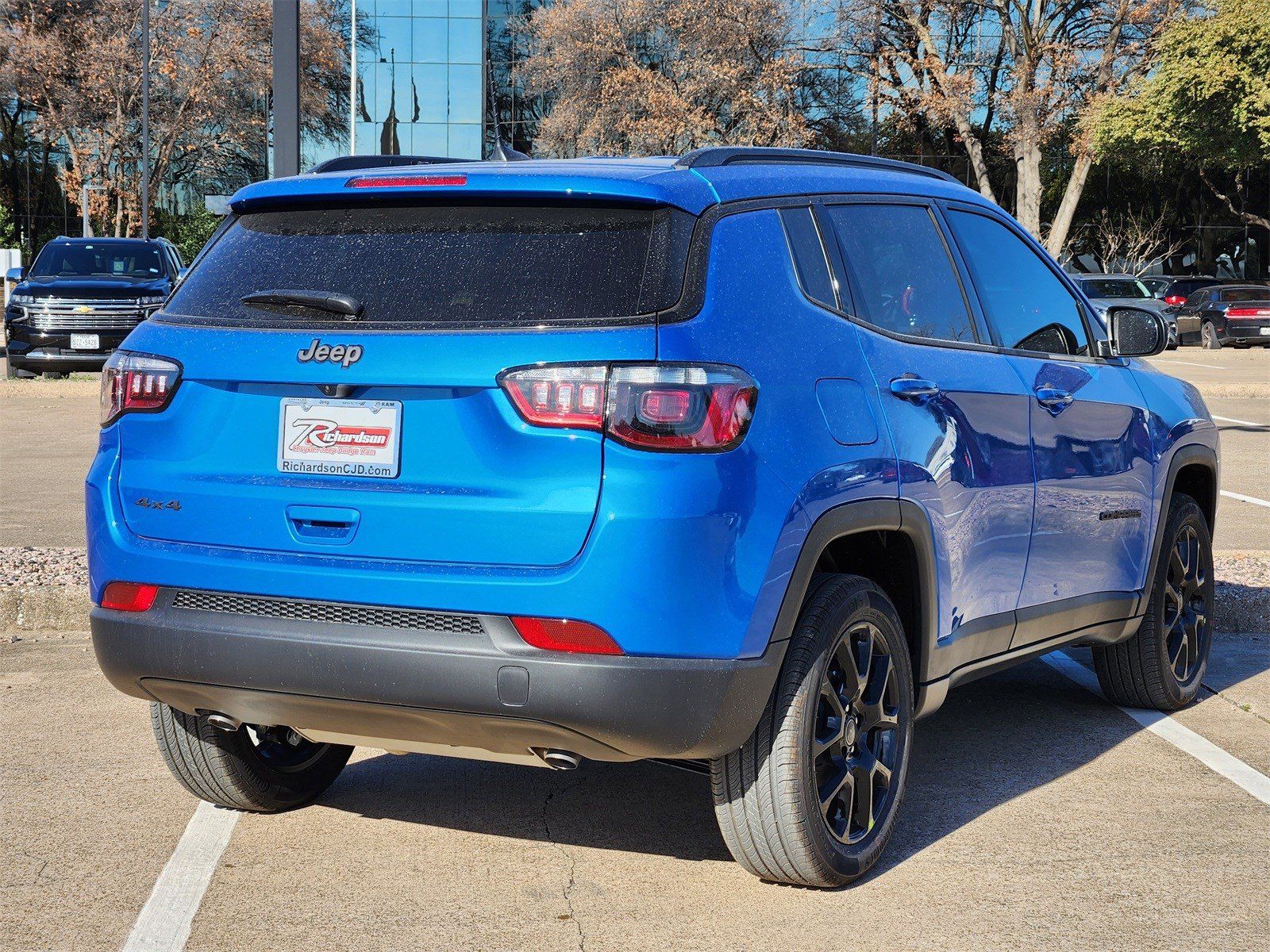 New 2026 Hydro Blue Pearlcoat Jeep LATITUDE ALTITUDE 4X4 image 6