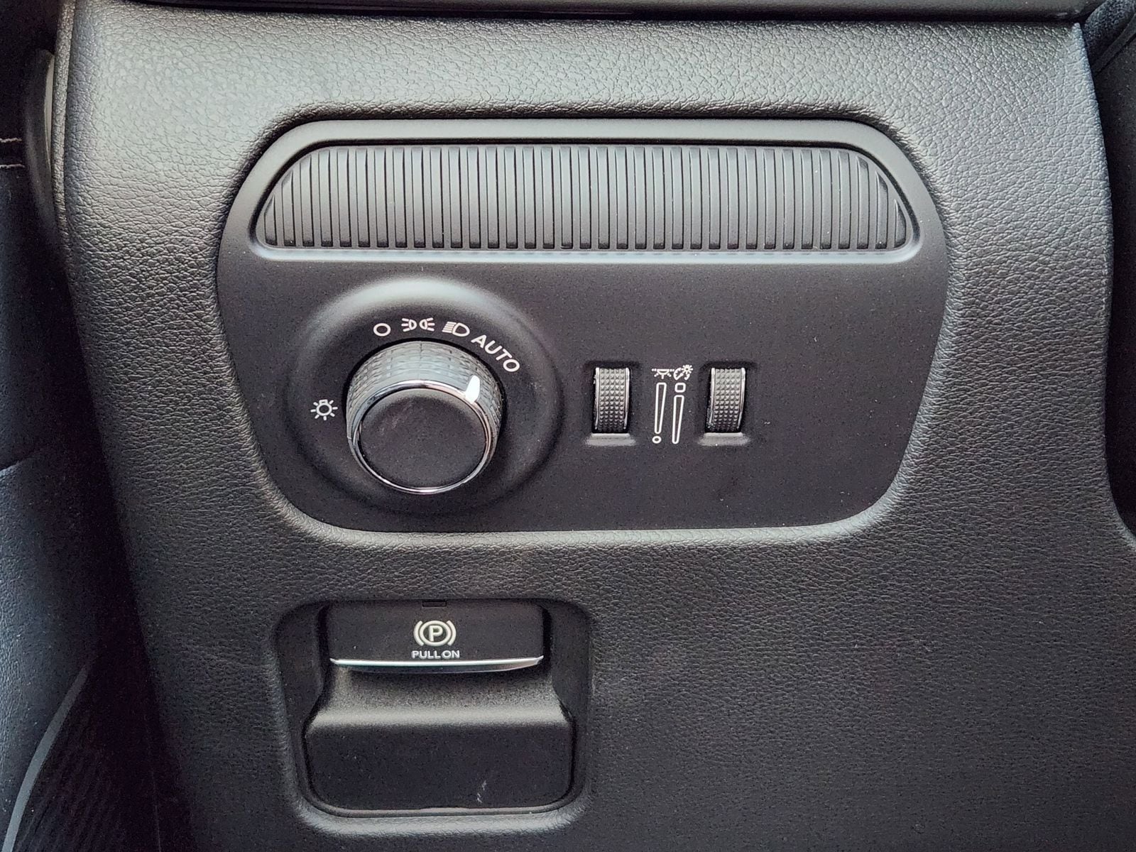 New 2026 Baltic Gray Jeep LIMITED ALTITUDE 4X4 image 28