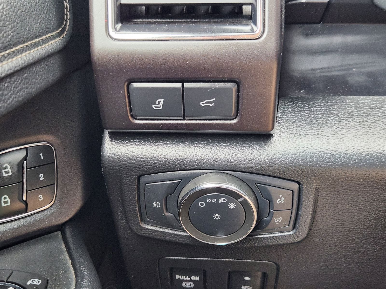 Used 2020 Magnetic Ford Limited image 29