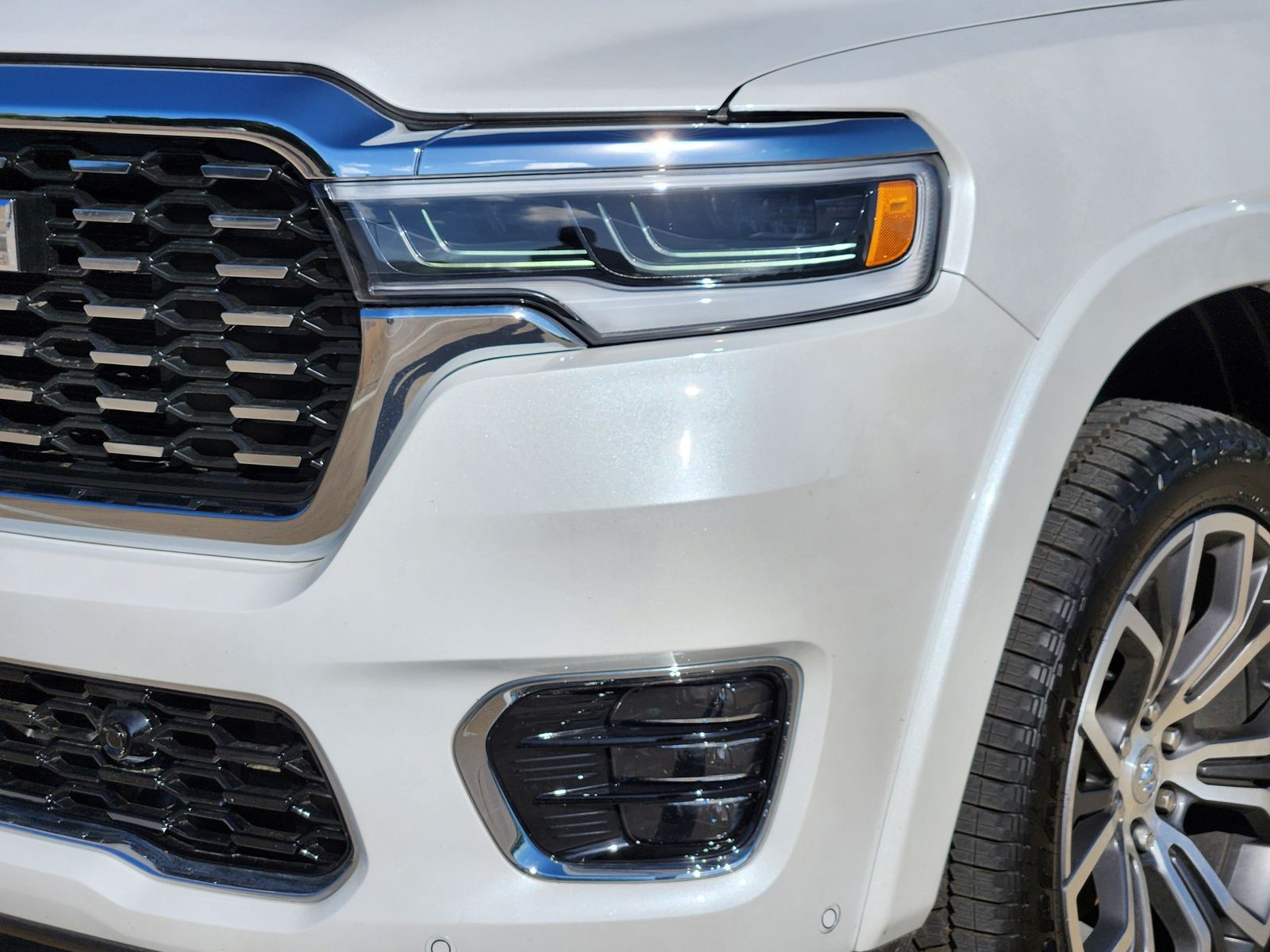 New 2026 Ivory White Tri-Coat Pearlcoat Ram TUNGSTEN CREW CAB 4X4 image 10