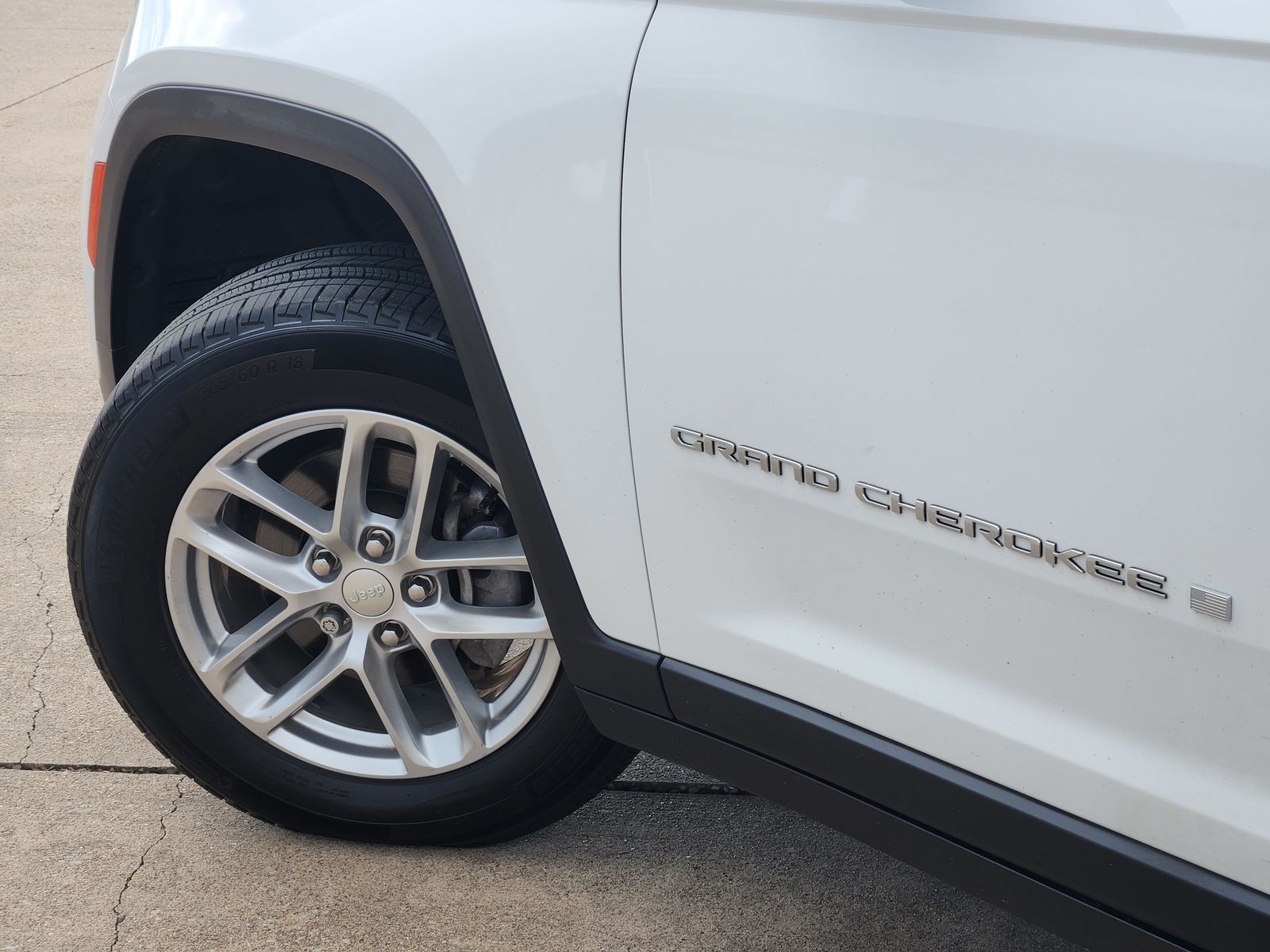 Used 2024 Bright White Clearcoat Jeep Laredo image 17