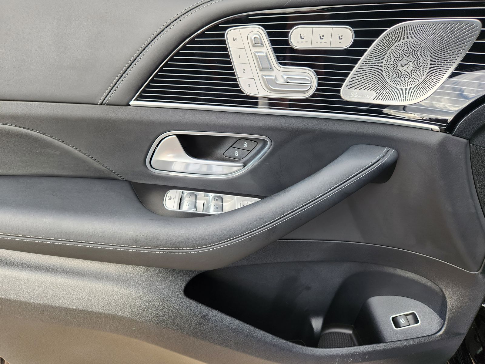 Used 2024 Black Mercedes-Benz 4MATIC® image 32