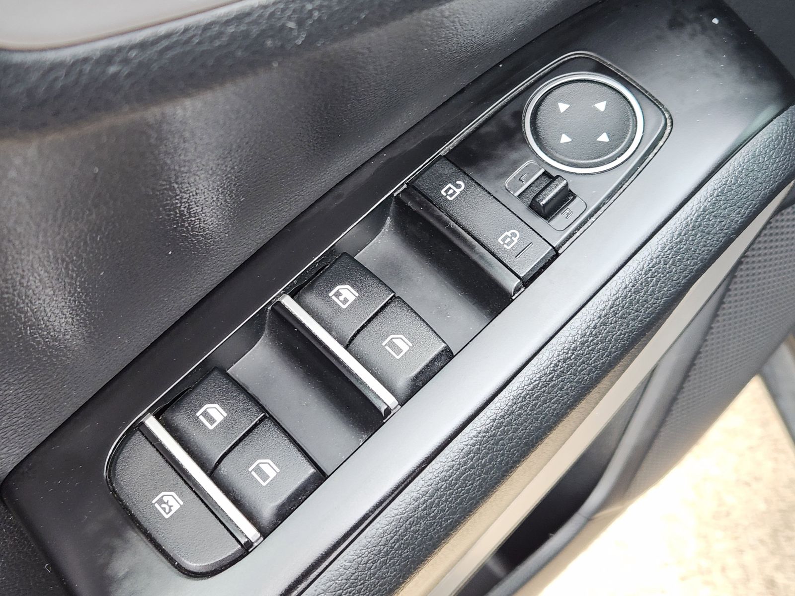 Used 2022 Gravity Gray Kia LX image 32