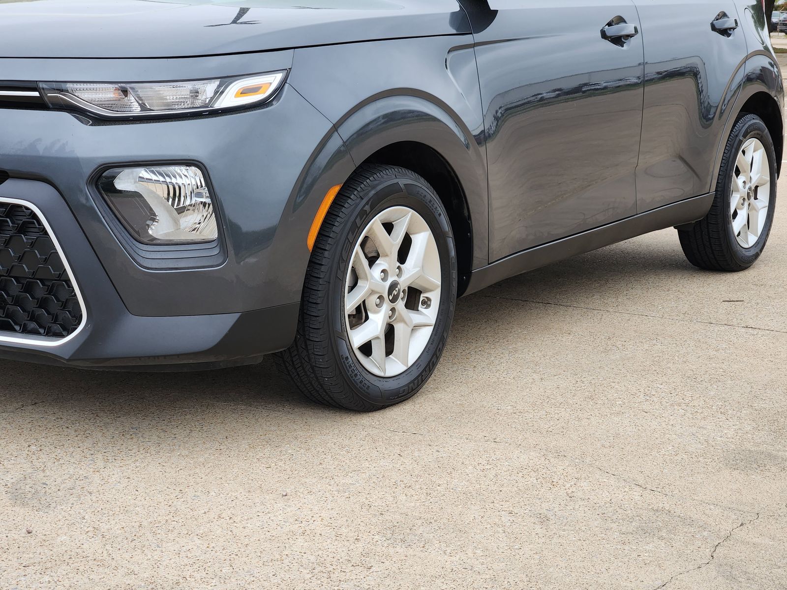 Used 2022 Gravity Gray Kia LX image 12