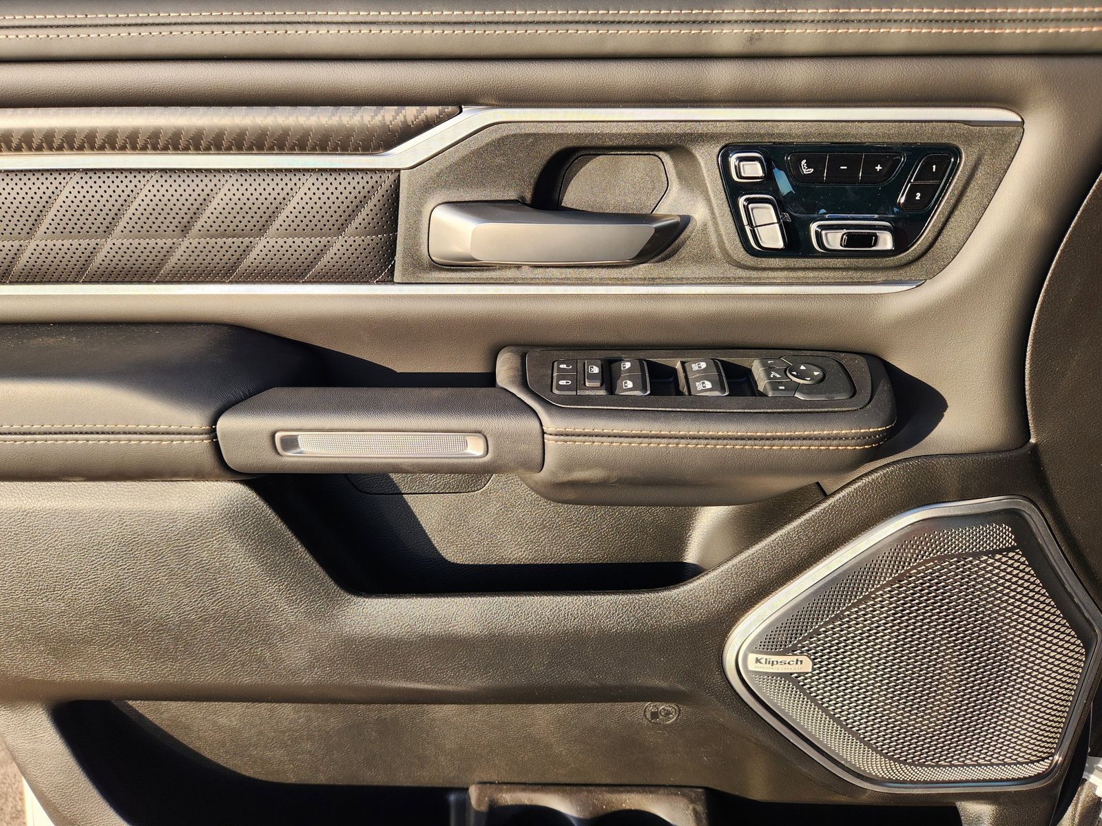 New 2026 Ivory White Tri-Coat Pearlcoat Ram TUNGSTEN CREW CAB 4X4 image 27