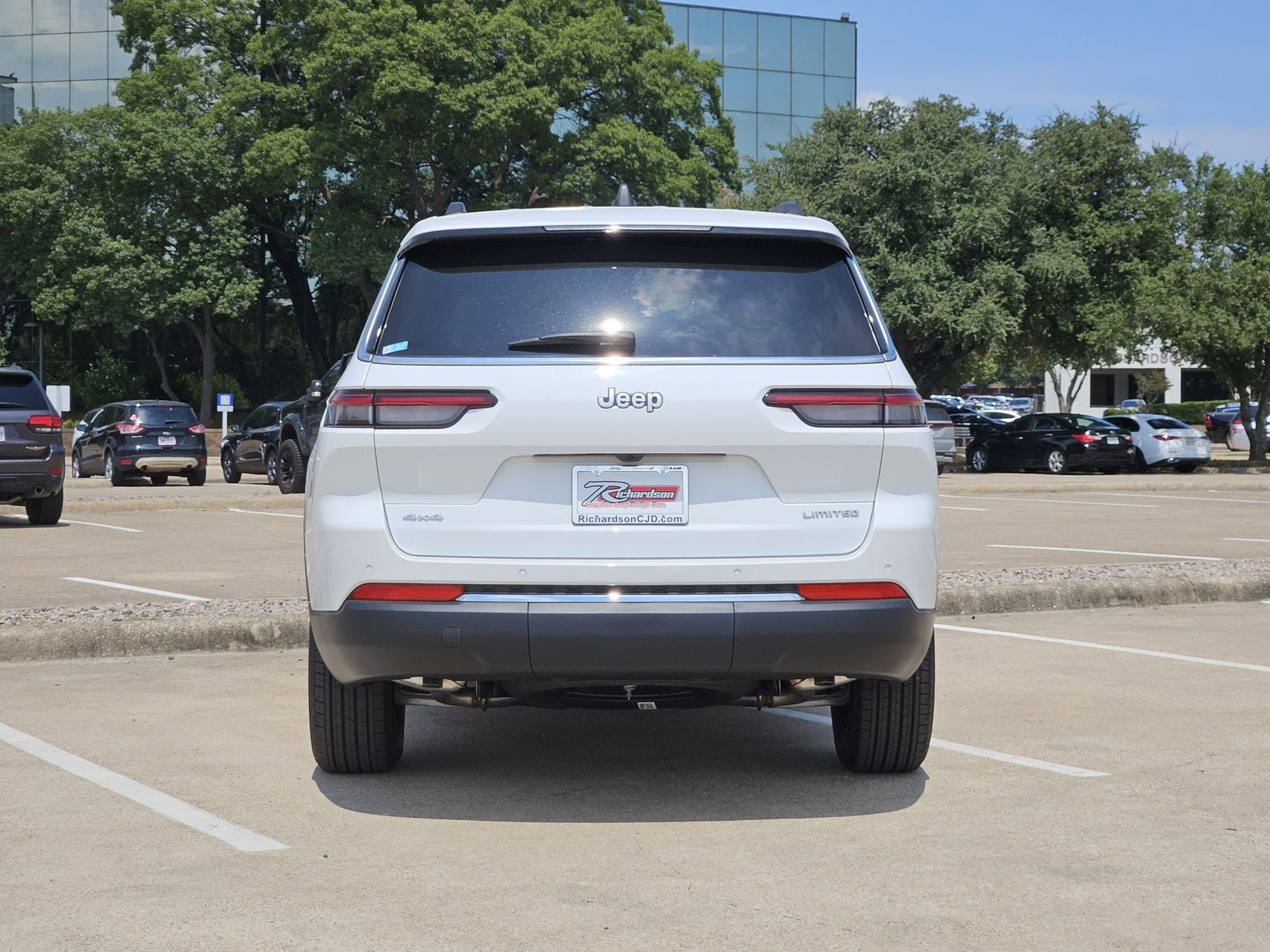 New 2025 Bright White Jeep L LIMITED 4X4 image 5