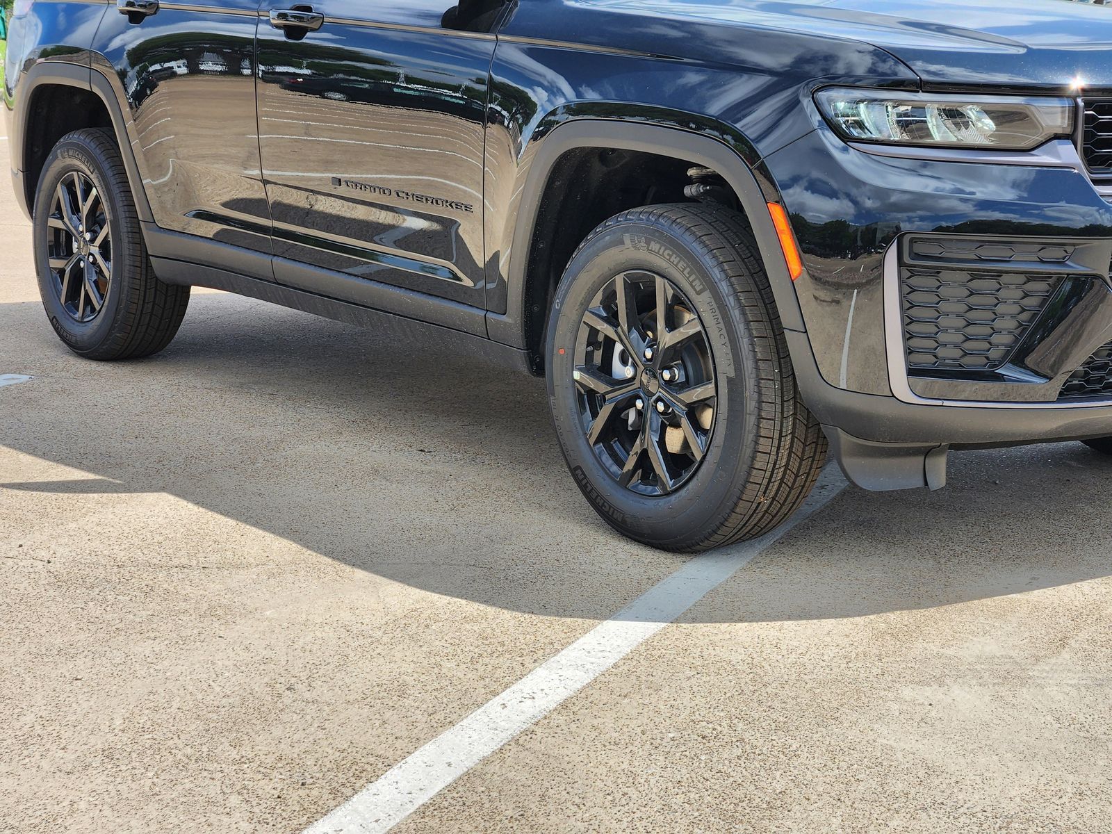 New 2026 Diamond Black Crystal Pearlcoat Jeep LAREDO ALTITUDE 4X4 image 11