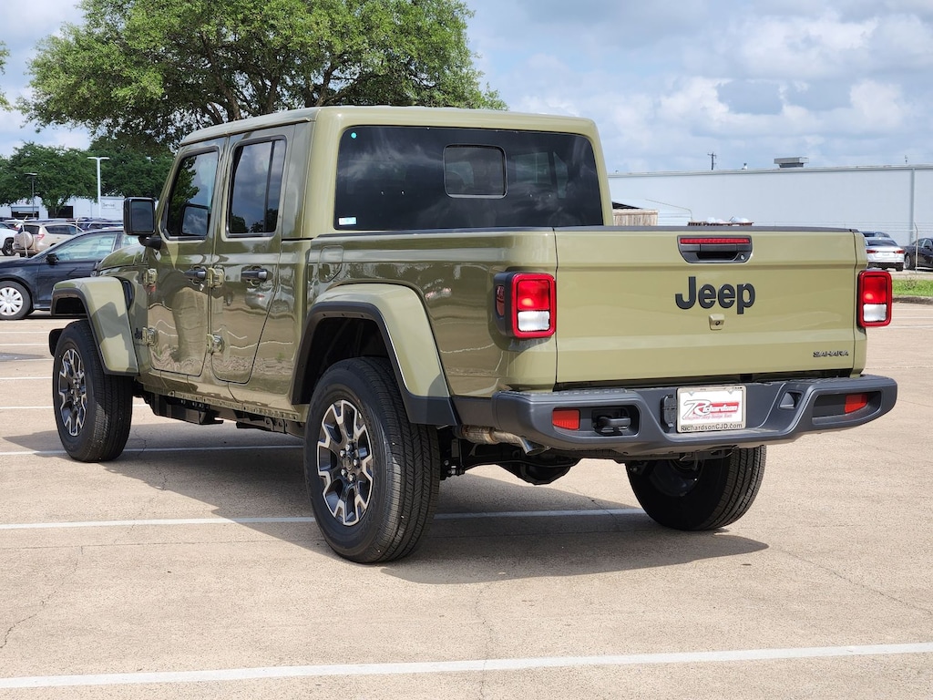 New 2026 Jeep Gladiator SAHARA 4X4 Pickup