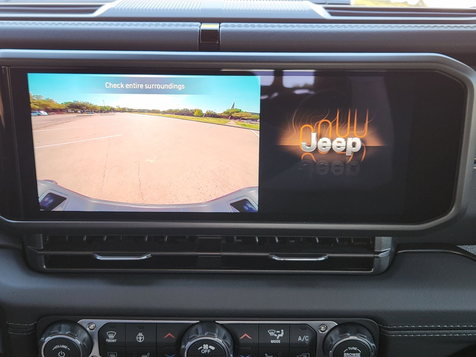 New 2026 Granite Crystal Jeep SAHARA 4X4 image 25