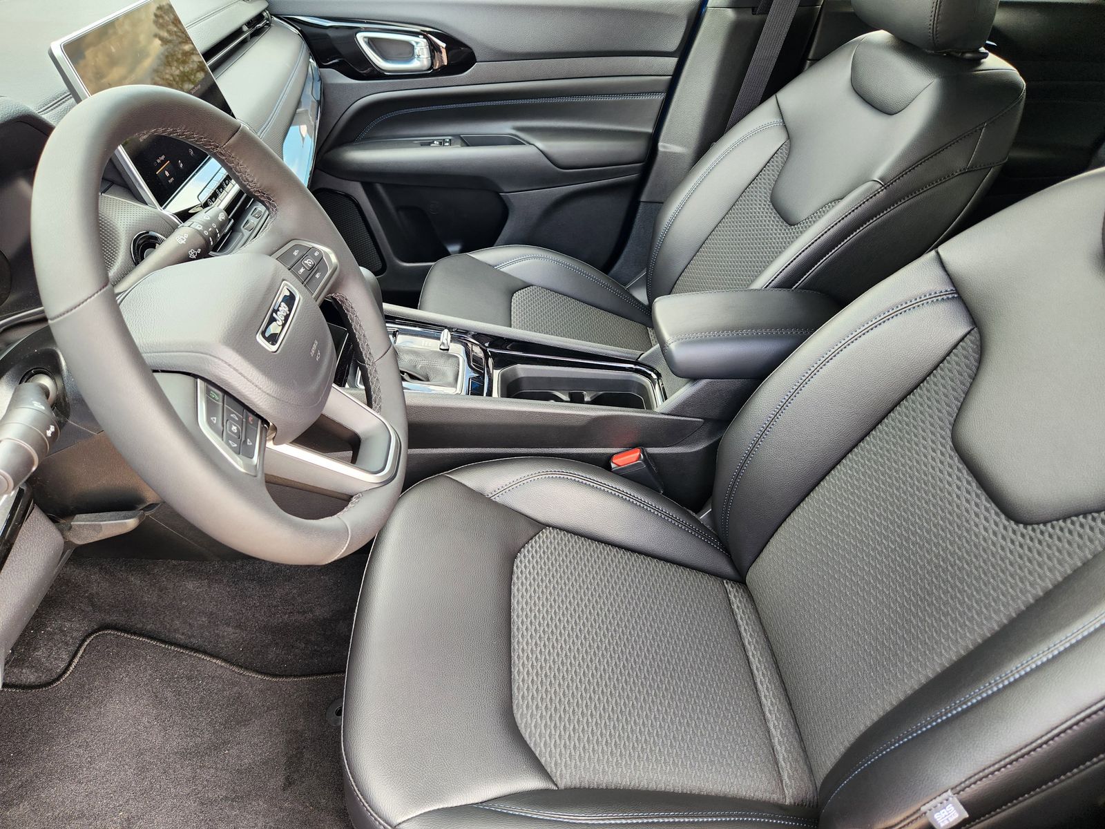 New 2026 Hydro Blue Pearlcoat Jeep LATITUDE ALTITUDE 4X4 image 22