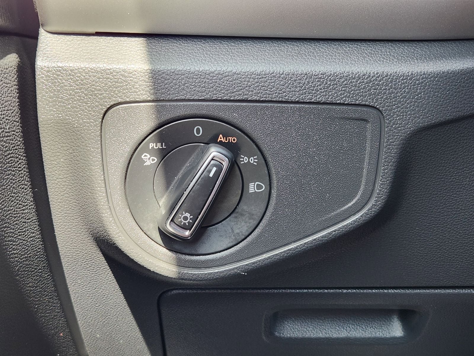 Used 2022 Pure White Volkswagen 2.0T SE w/Technology image 30