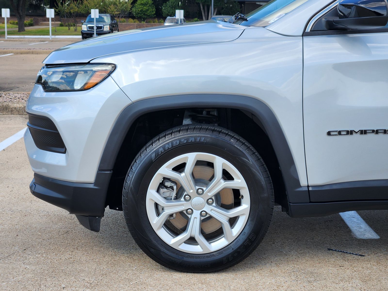 Used 2024 Silver Zynith Jeep Sport image 17