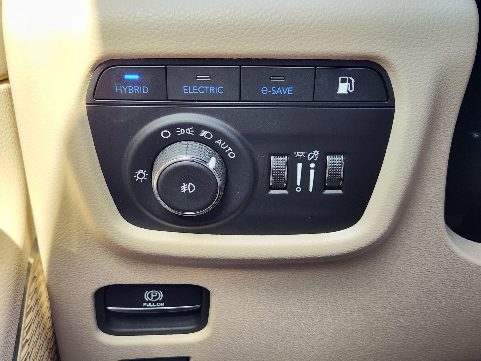 Used 2024 Bright White Jeep Base image 30