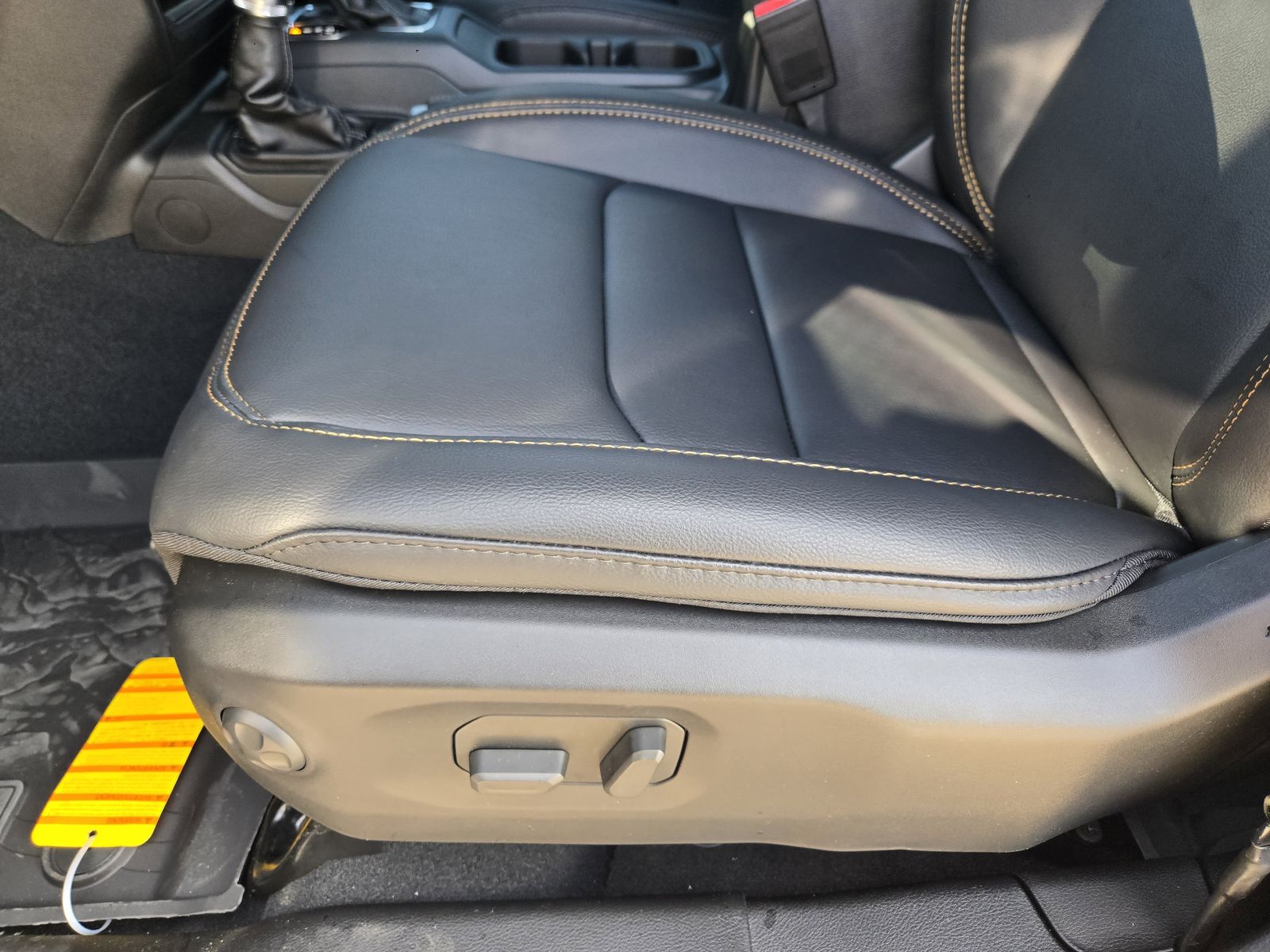 New 2026 Granite Crystal Jeep 4-DOOR SAHARA image 25