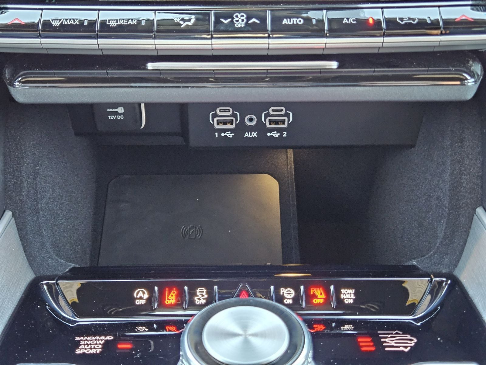 New 2025 Baltic Gray Jeep LIMITED 4X4 image 19