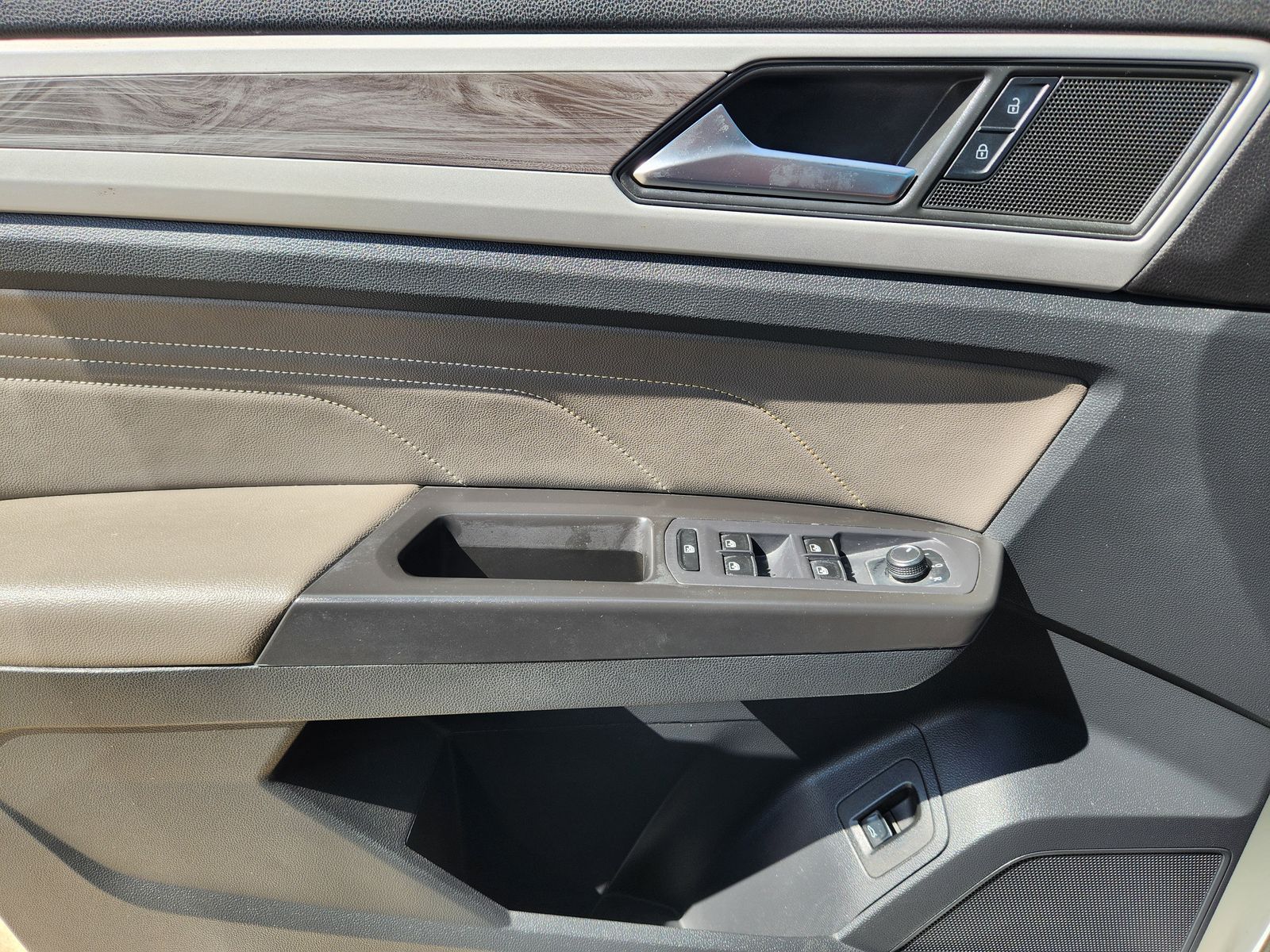 Used 2022 Pure White Volkswagen 2.0T SE w/Technology image 31