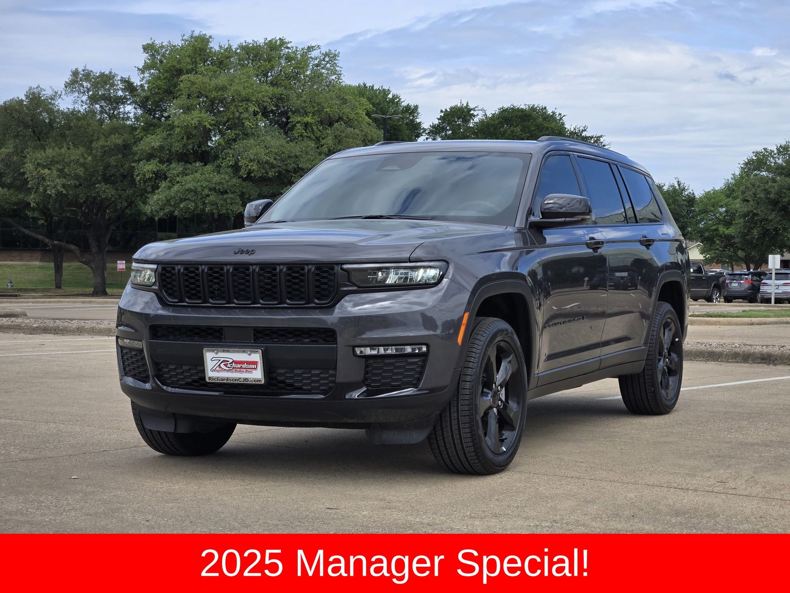 New 2025 Baltic Gray Jeep L LIMITED 4X4 image 2