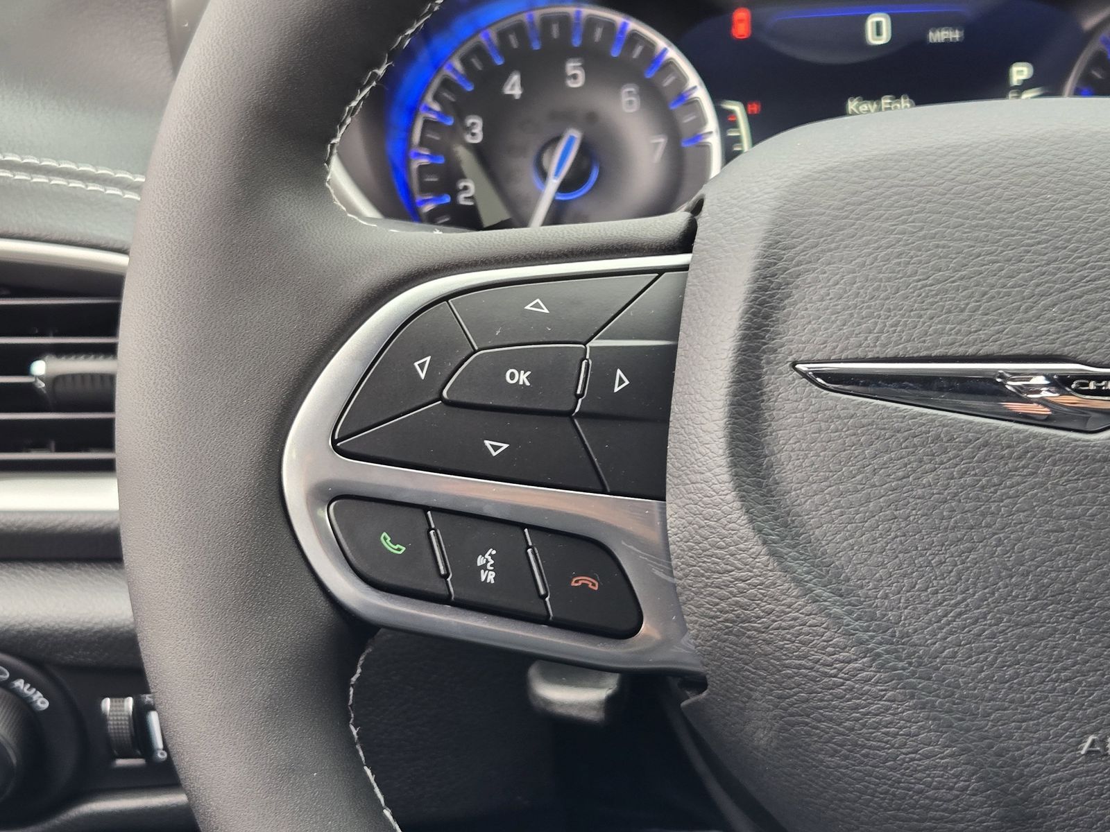 New 2026 Diamond Black Crystal Pearlcoat Chrysler SELECT AWD image 28