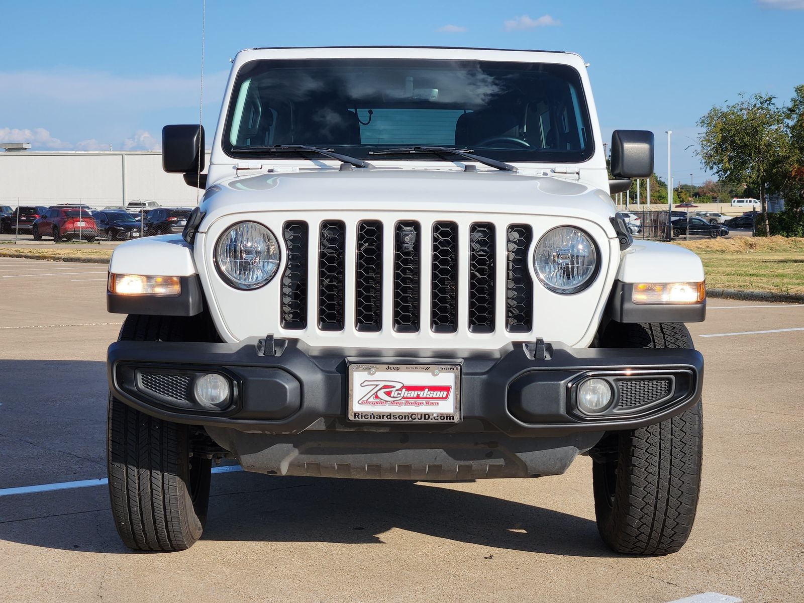 Used 2022 Bright White Jeep Unlimited Sahara image 7