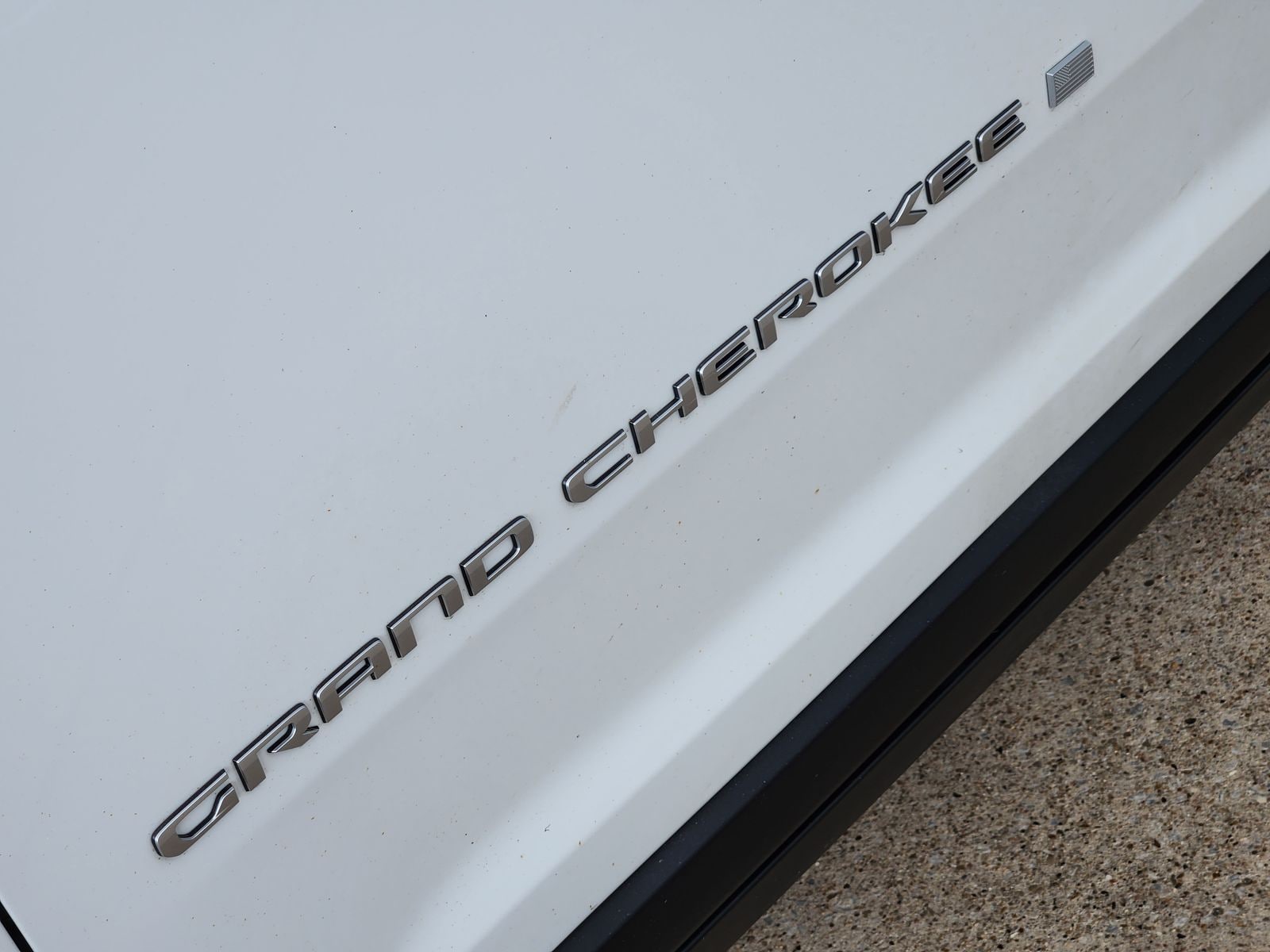 Used 2024 Bright White Clearcoat Jeep Laredo image 18