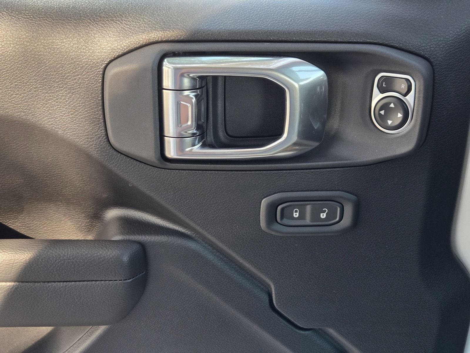 New 2026 Bright White Jeep 4-DOOR SPORT S image 24