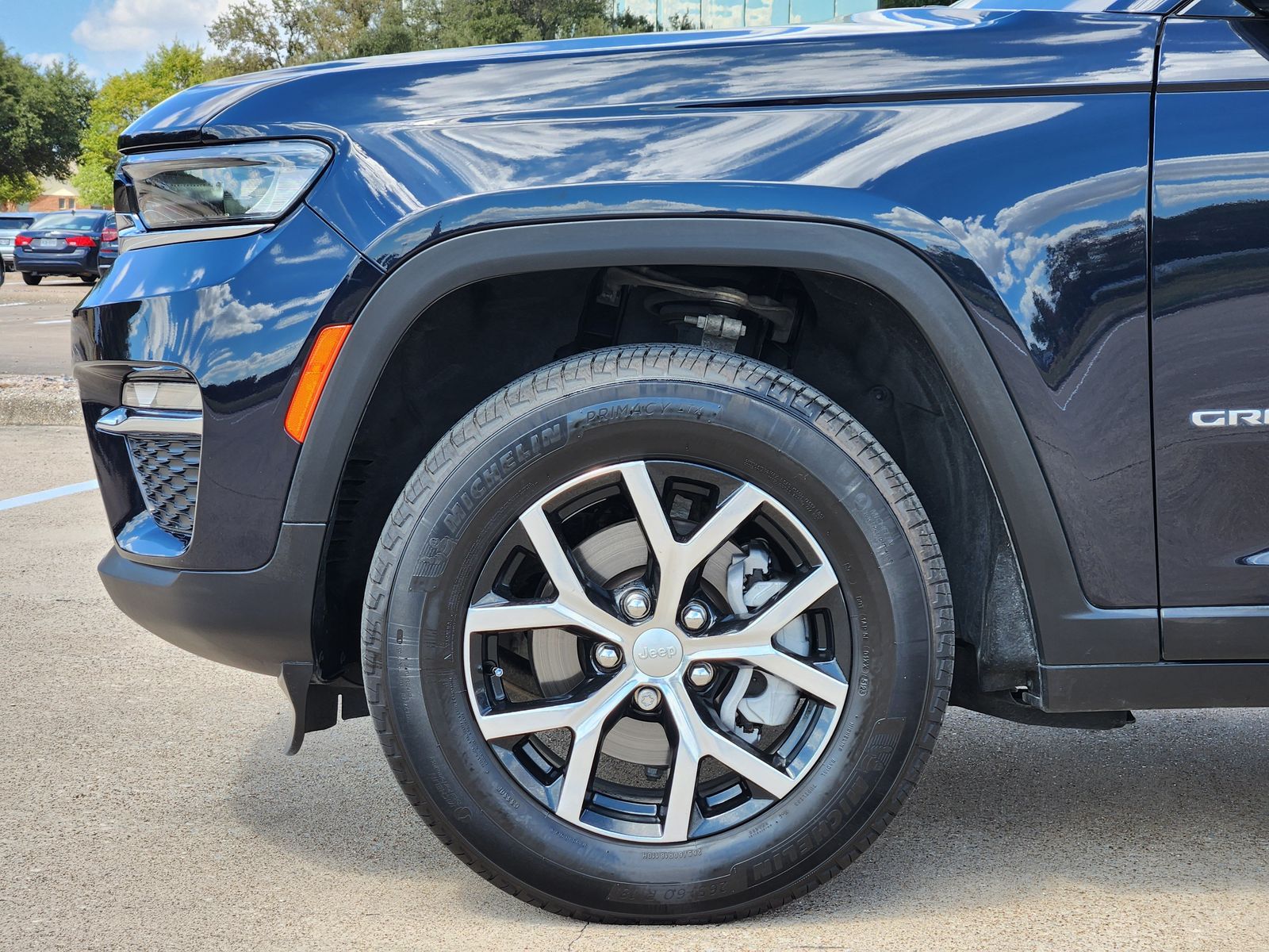 Used 2024 Midnight Sky Jeep Limited image 8