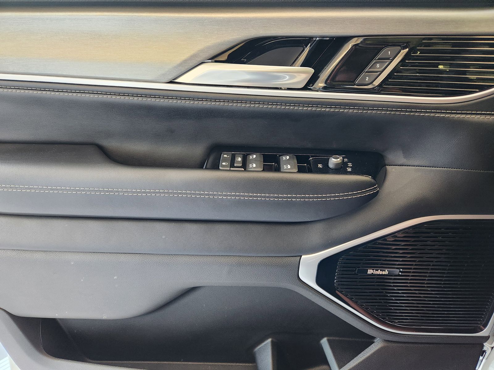 New 2026 Bright White Jeep LIMITED RESERVE 4X4 image 27