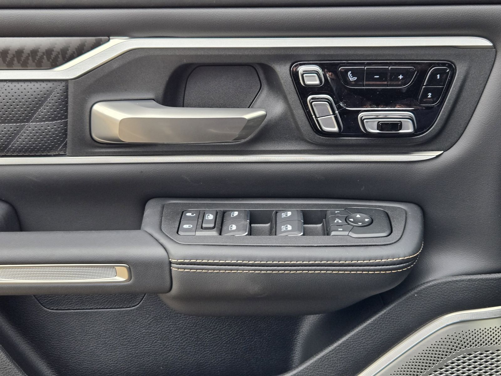 New 2026 Diamond Black Crystal Pearlcoat Ram TUNGSTEN CREW CAB 4X4 image 25